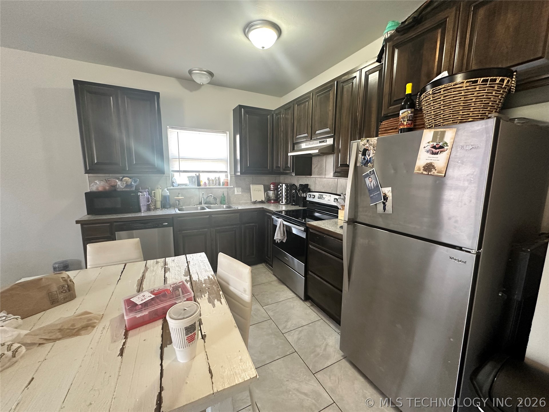 300 E 17th Street Property Photo 16