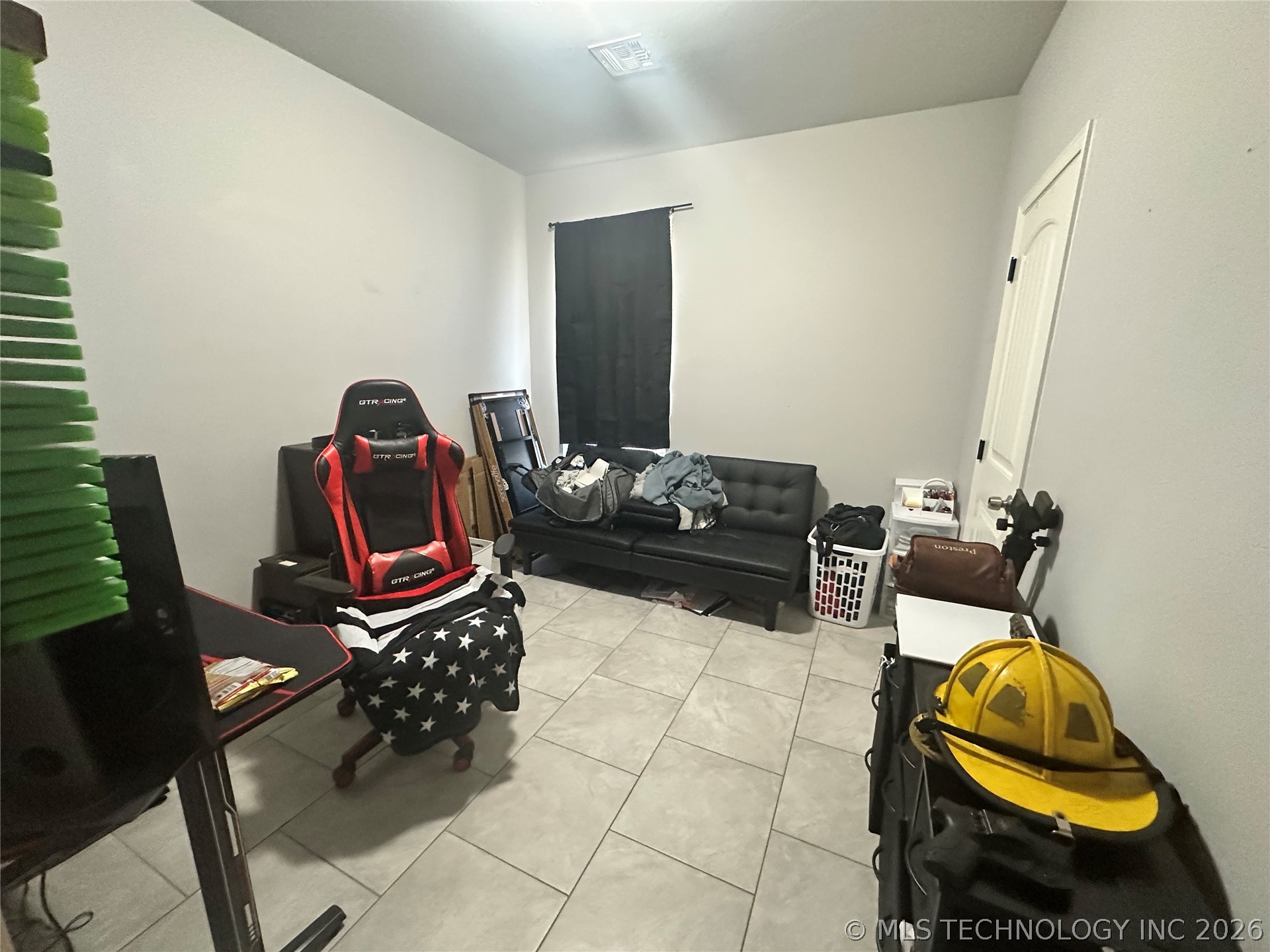 300 E 17th Street Property Photo 18
