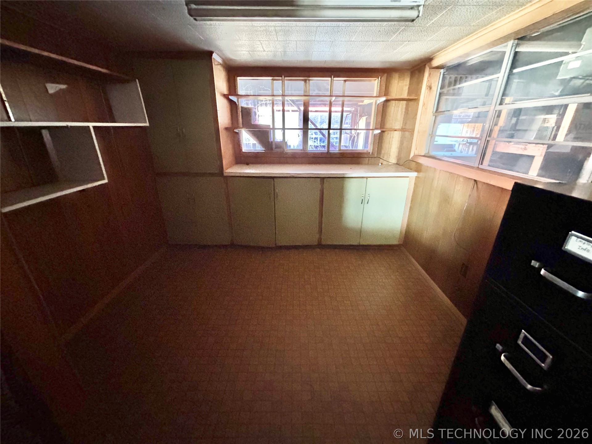 202 S Broadway Street Property Photo 18