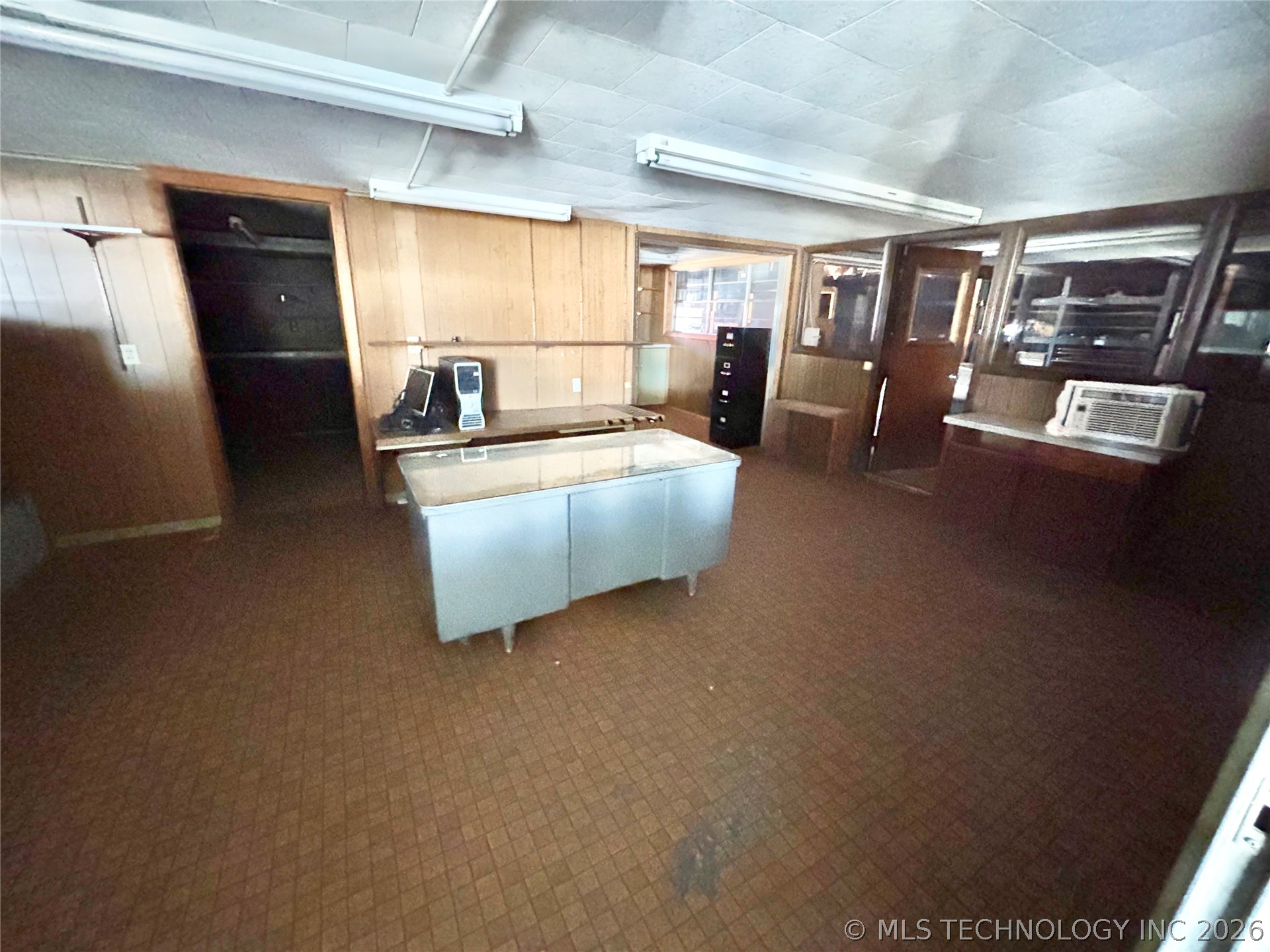 202 S Broadway Street Property Photo 23