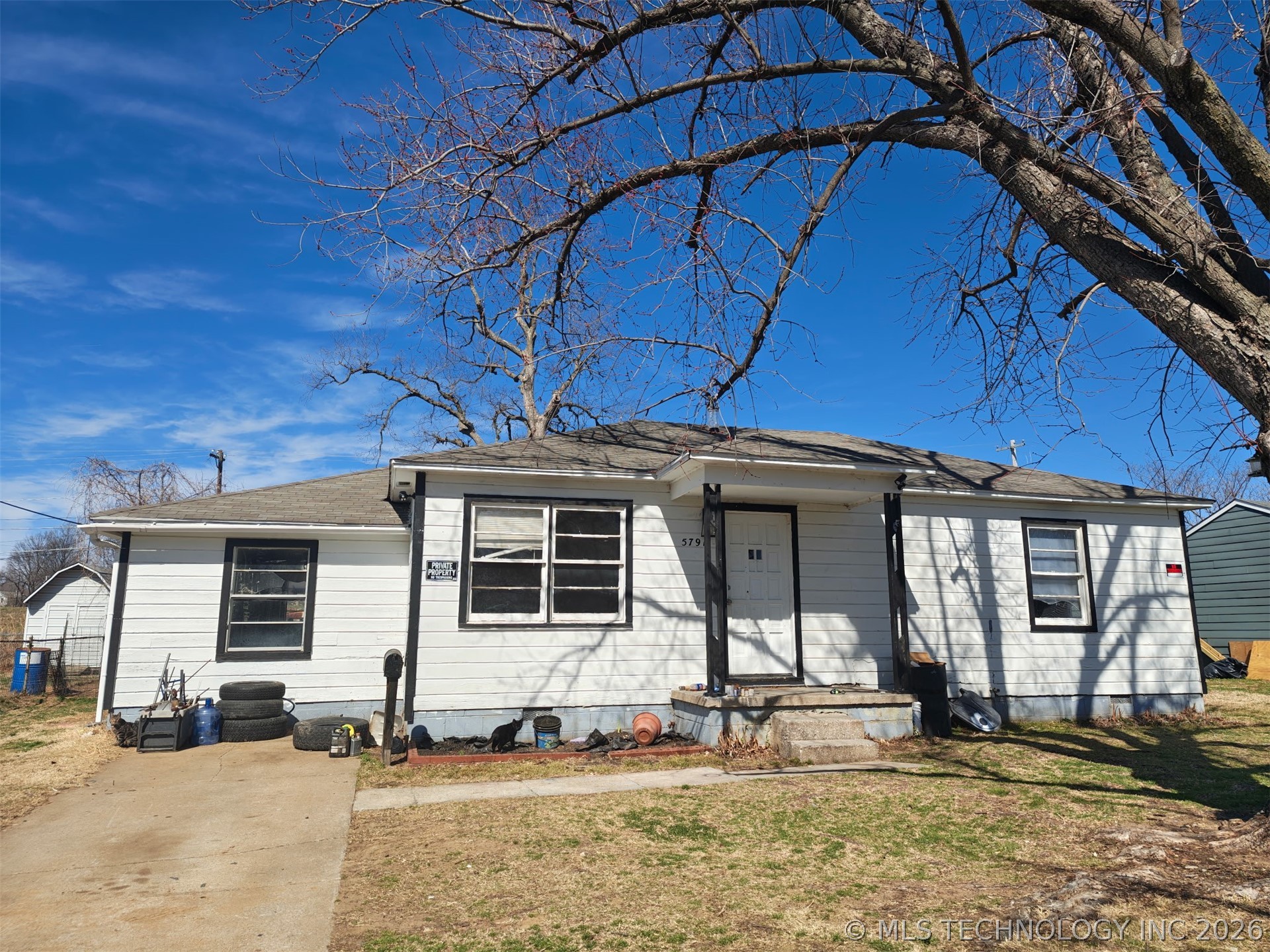 5791 W 1st Street Property Photo 1