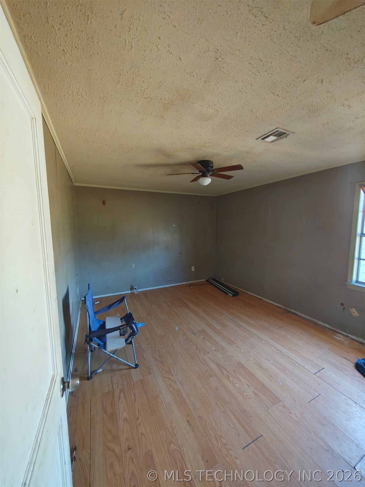5791 W 1st Street Property Photo 4