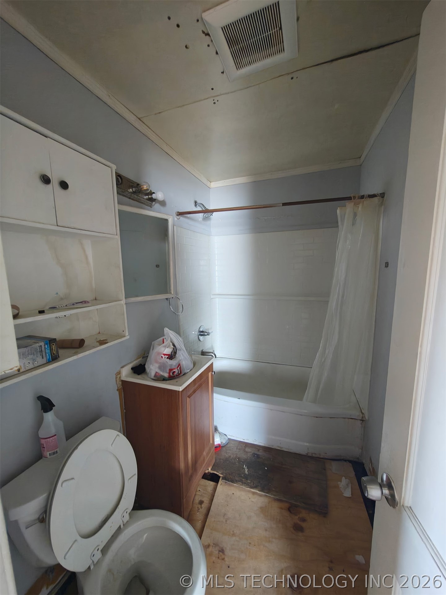 5791 W 1st Street Property Photo 7