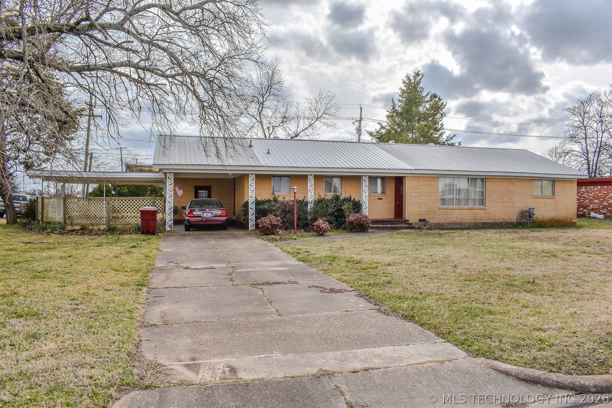 1414 E Kirk Street Property Photo 1