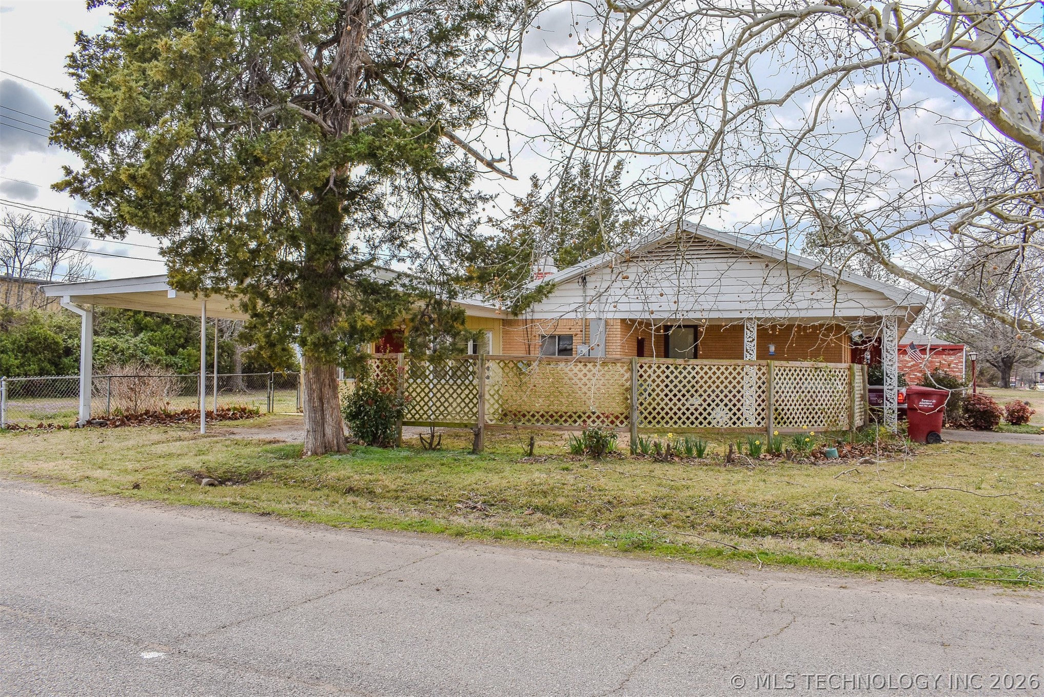 1414 E Kirk Street Property Photo 2