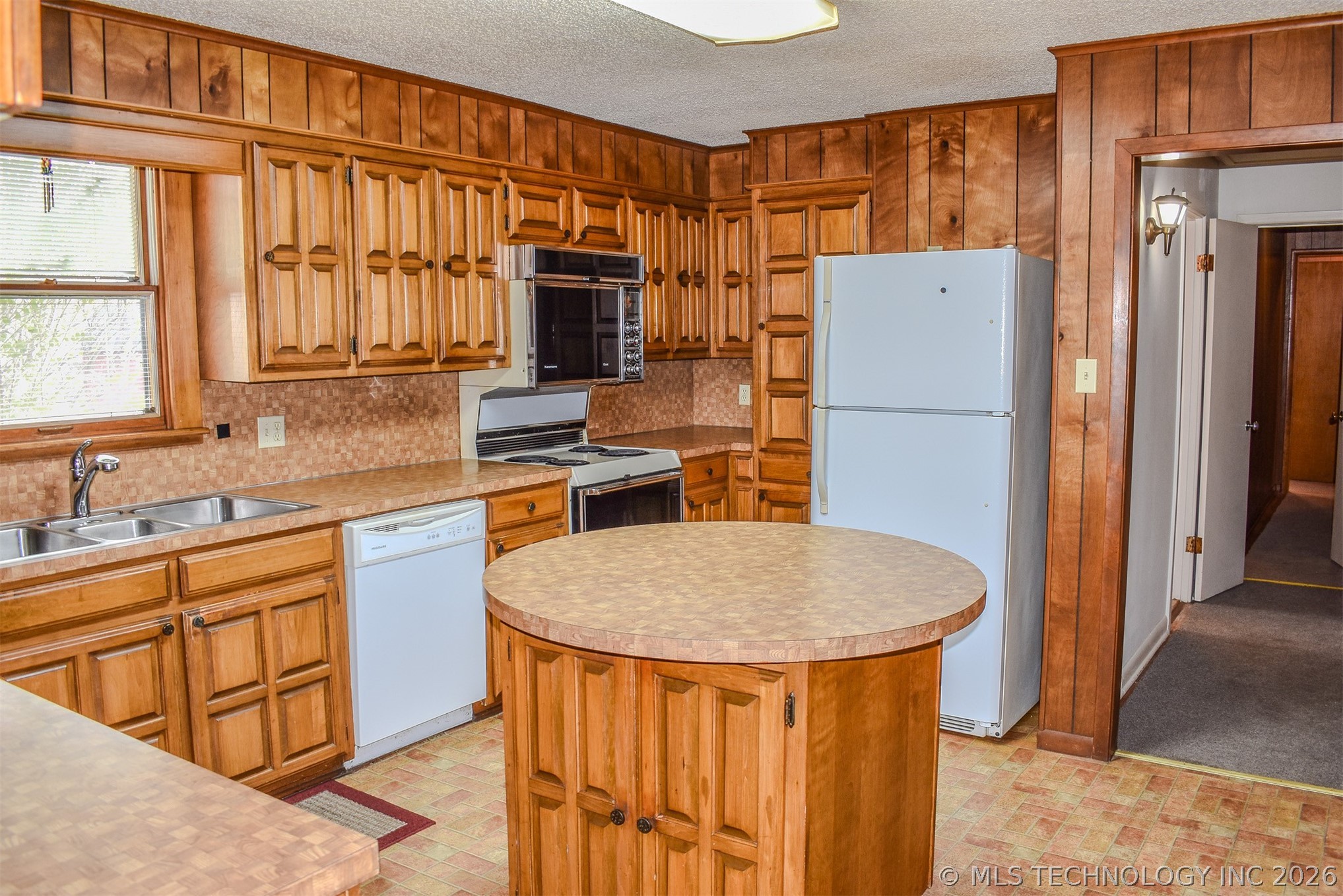 1414 E Kirk Street Property Photo 5