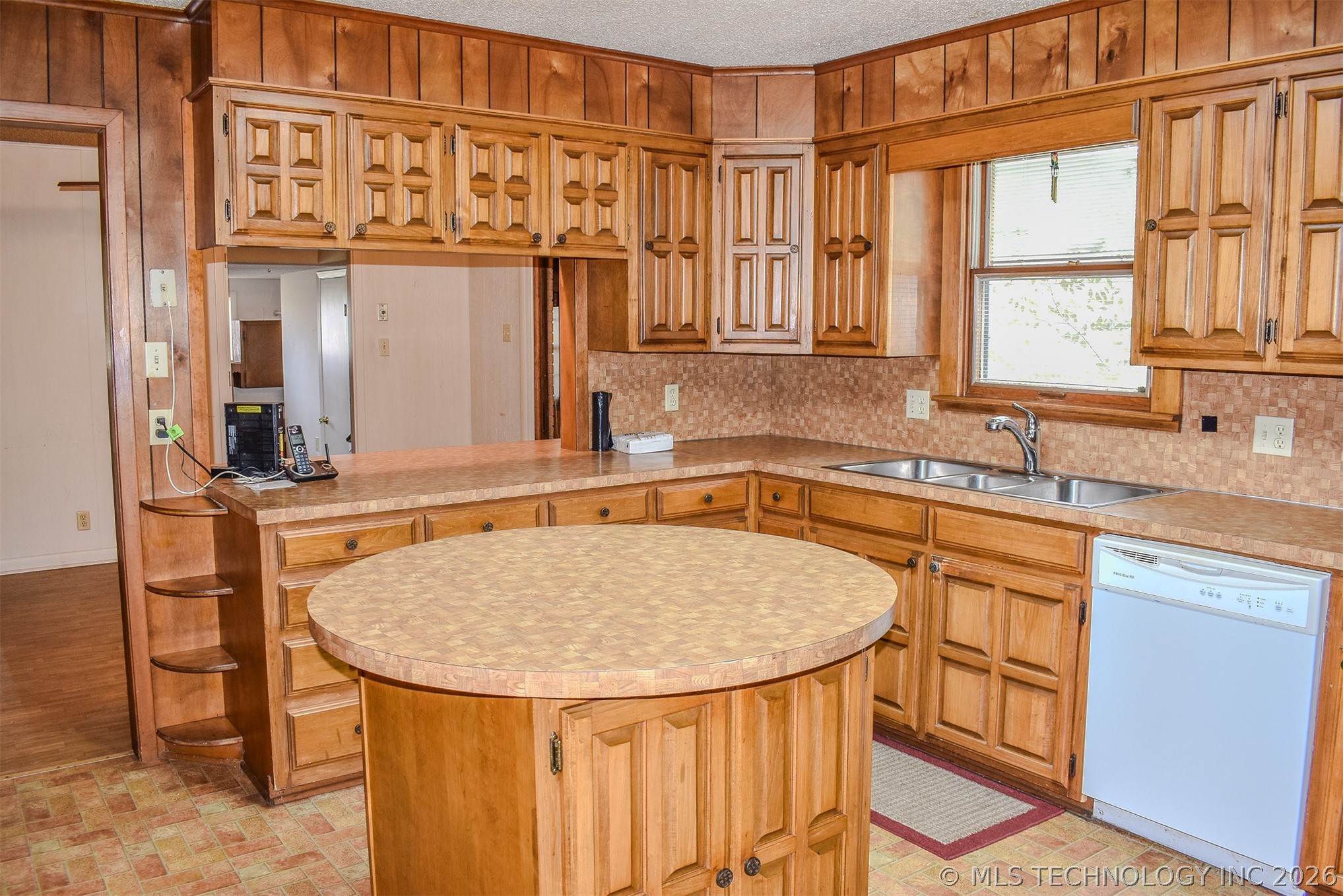 1414 E Kirk Street Property Photo 6