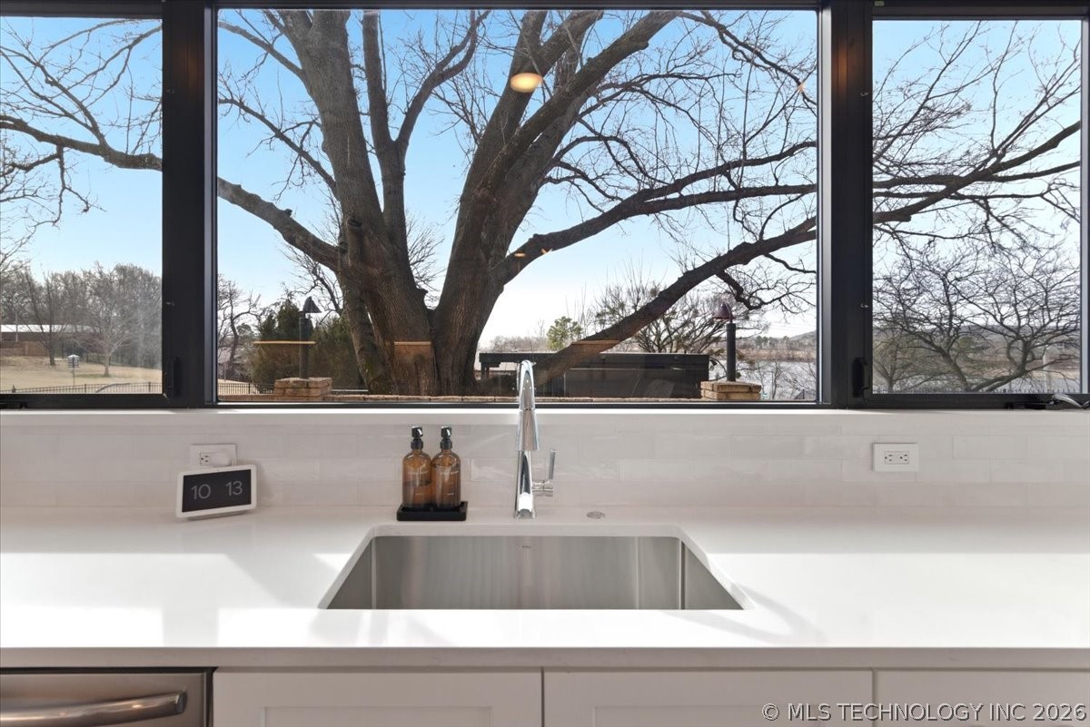 611 W 15th Street H2 Property Photo 8