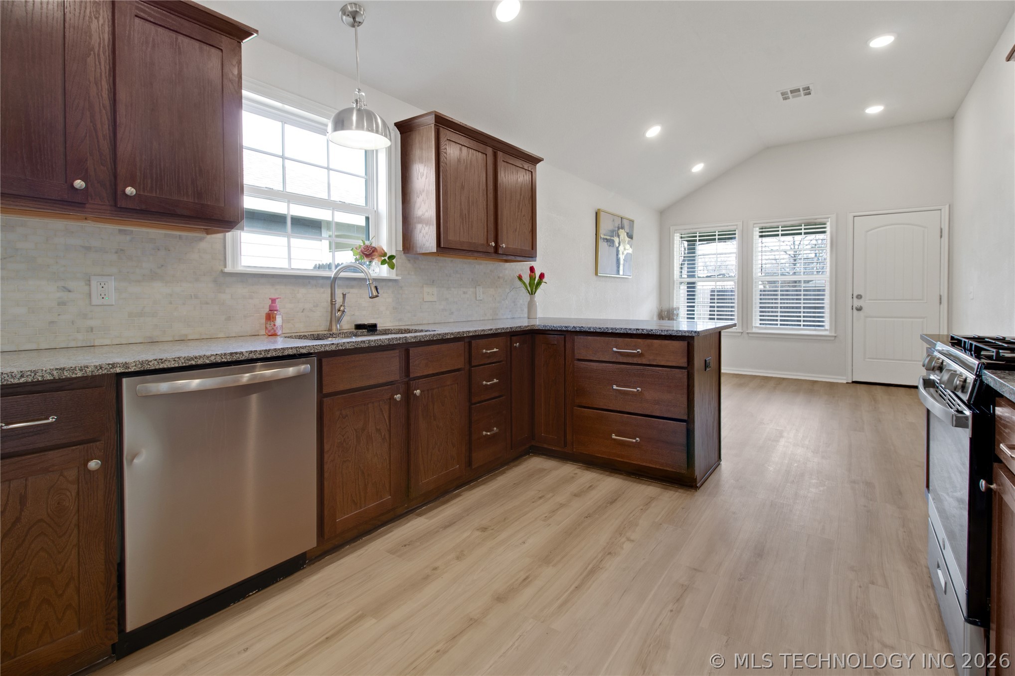 1114 N Osage Avenue Property Photo 6