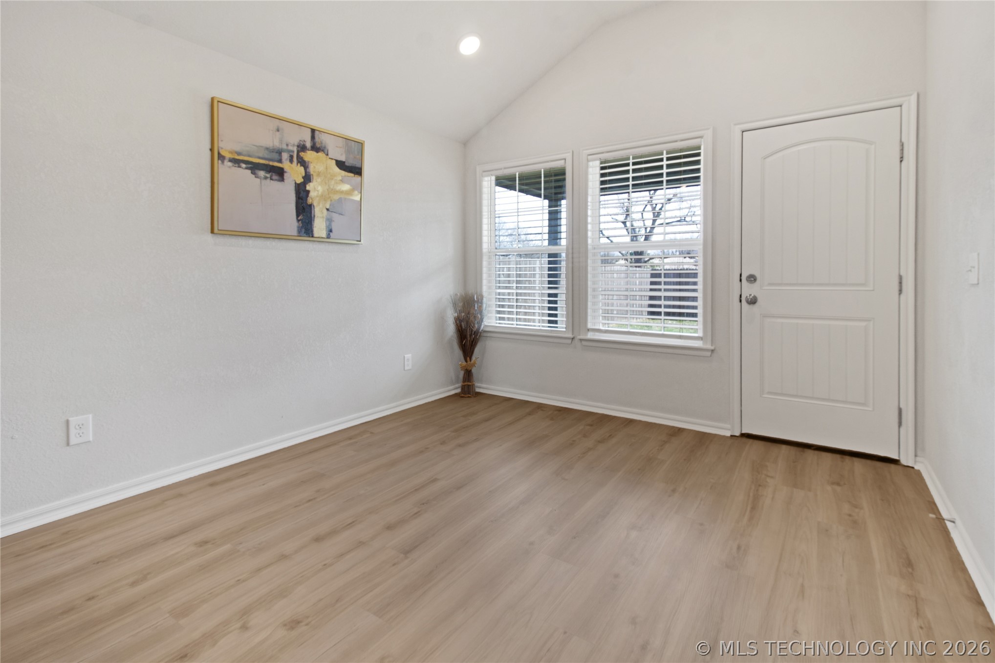 1114 N Osage Avenue Property Photo 8