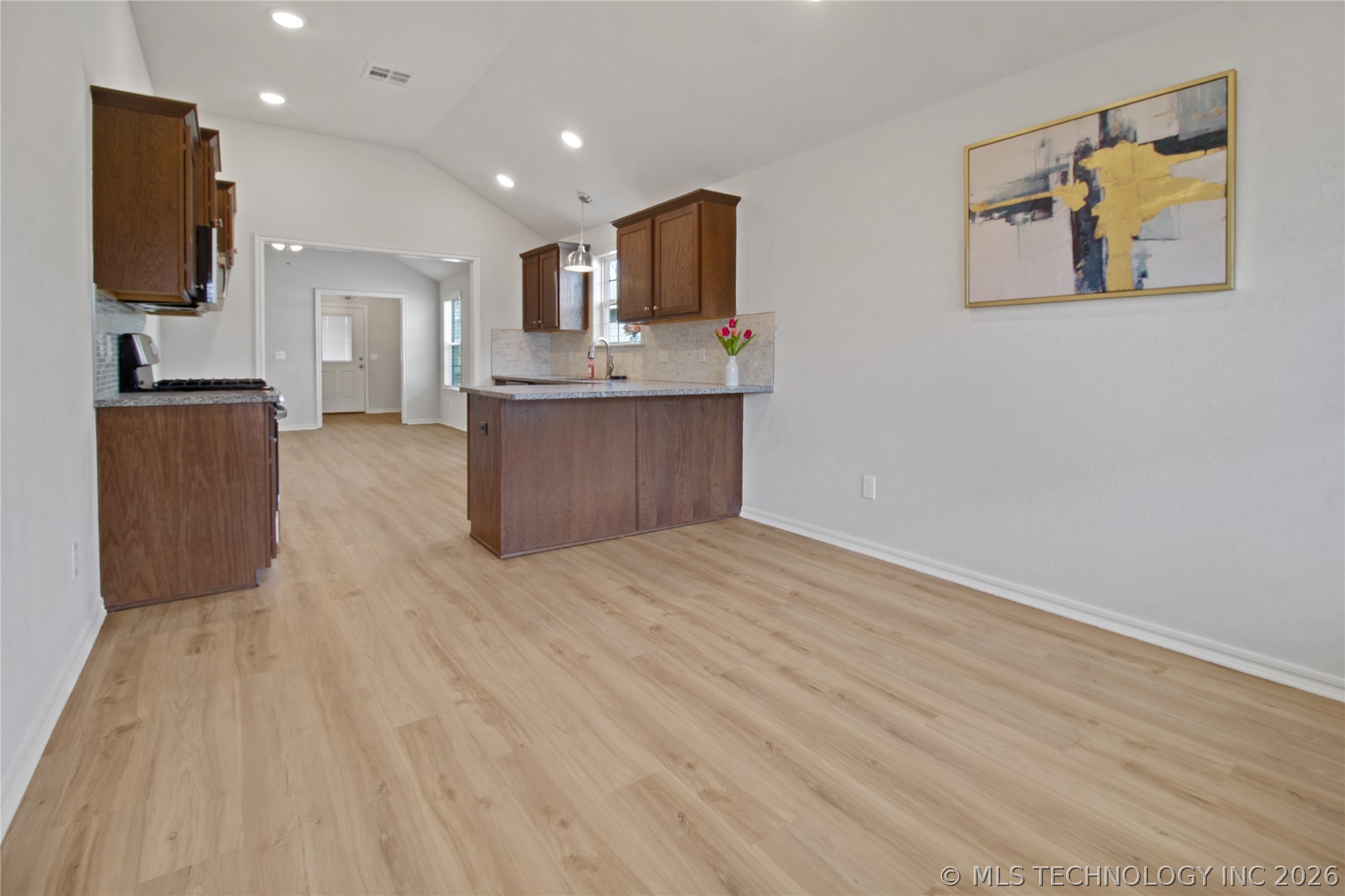 1114 N Osage Avenue Property Photo 9