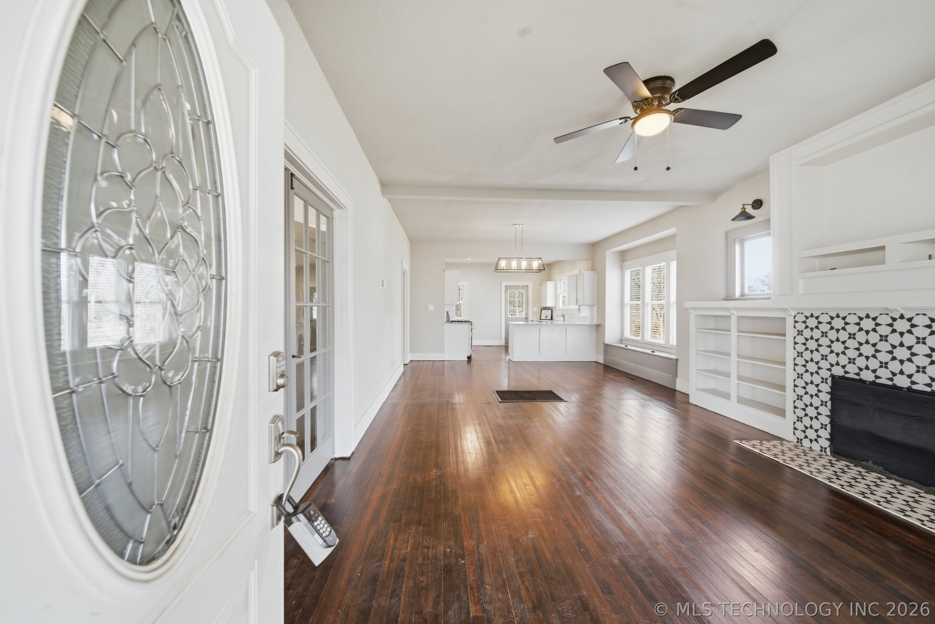 618 S Oak Street Property Photo 5