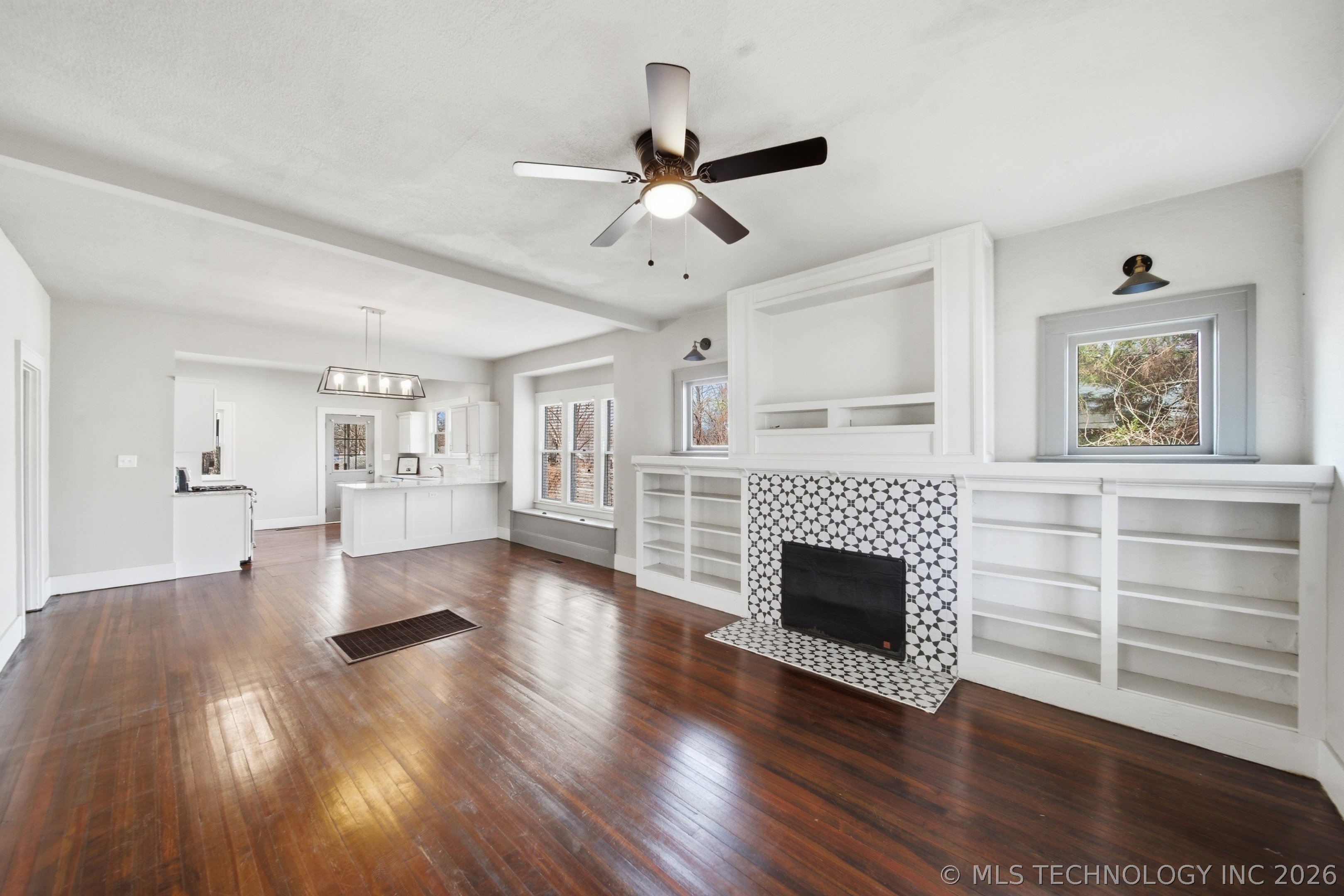 618 S Oak Street Property Photo 7