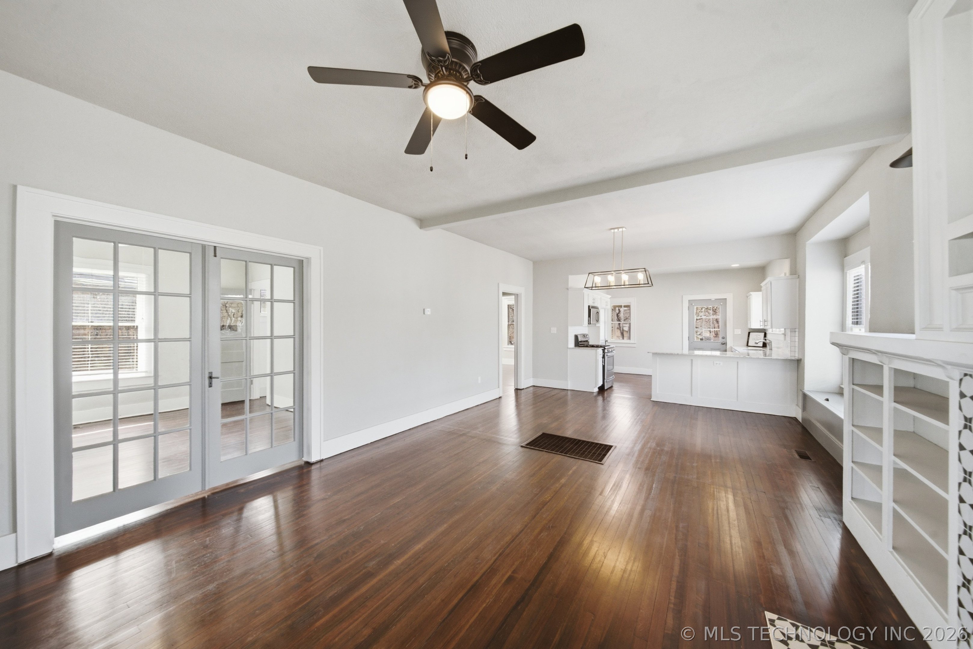 618 S Oak Street Property Photo 8