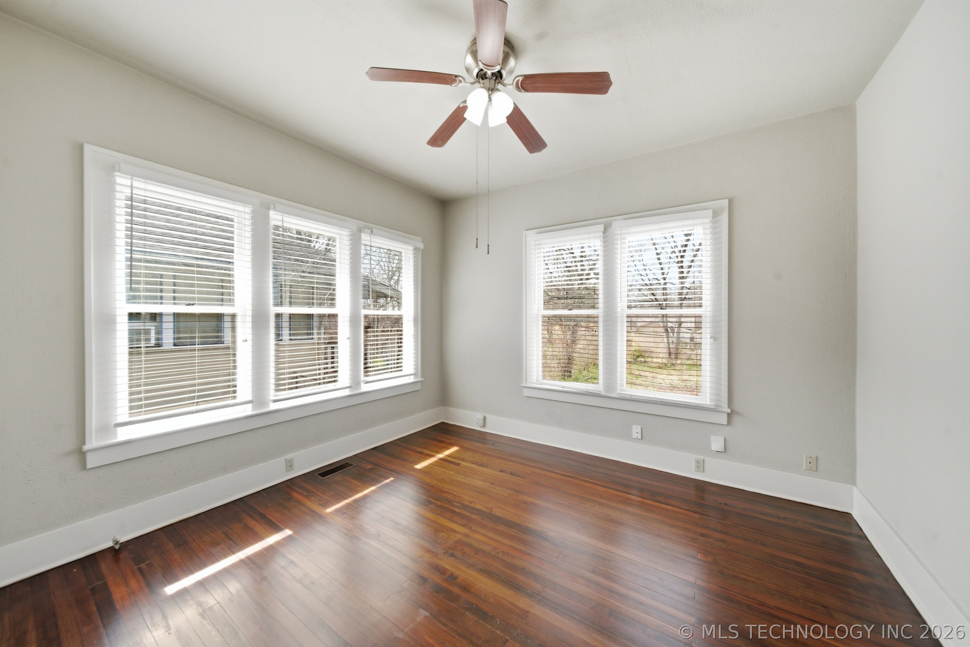 618 S Oak Street Property Photo 19