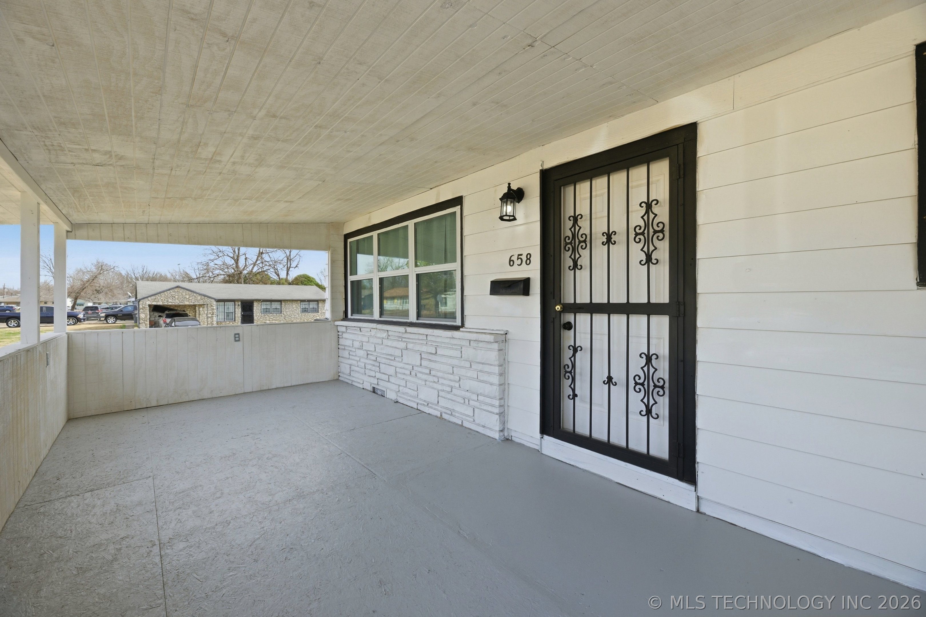 658 E 53rd Street N Property Photo 2