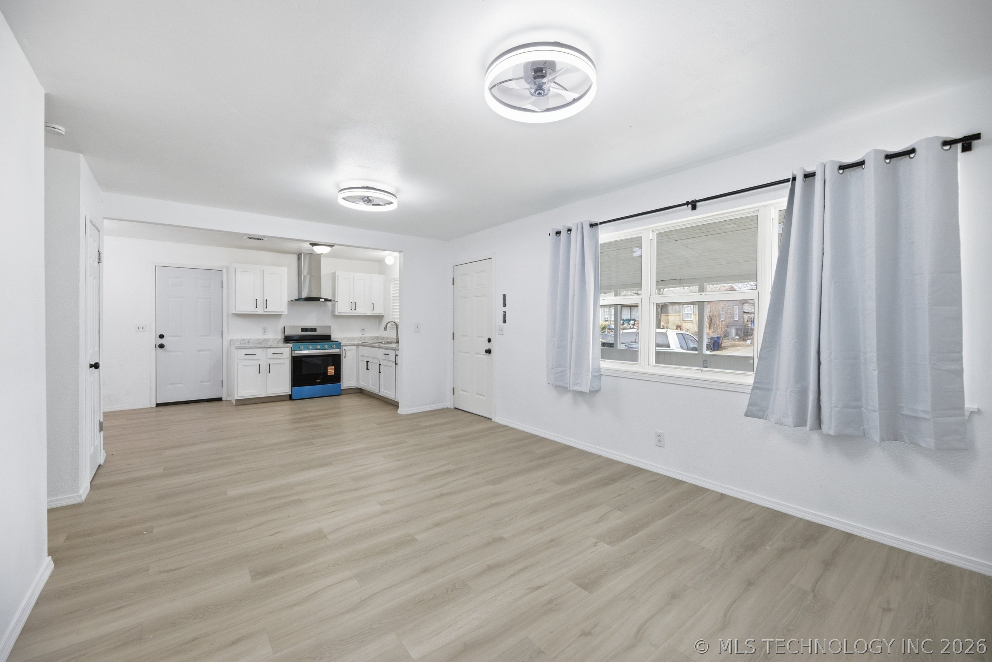 658 E 53rd Street N Property Photo 4