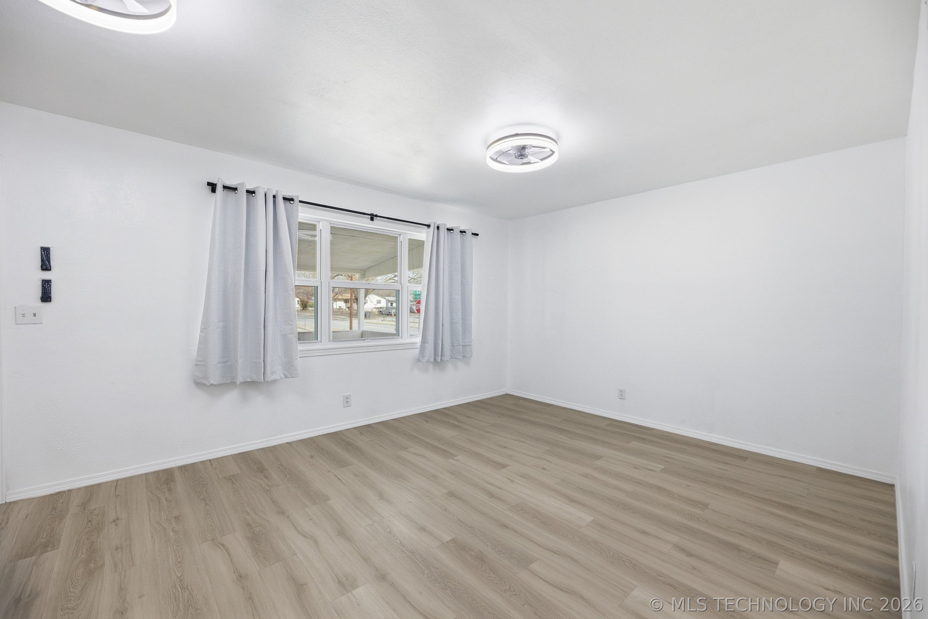 658 E 53rd Street N Property Photo 5