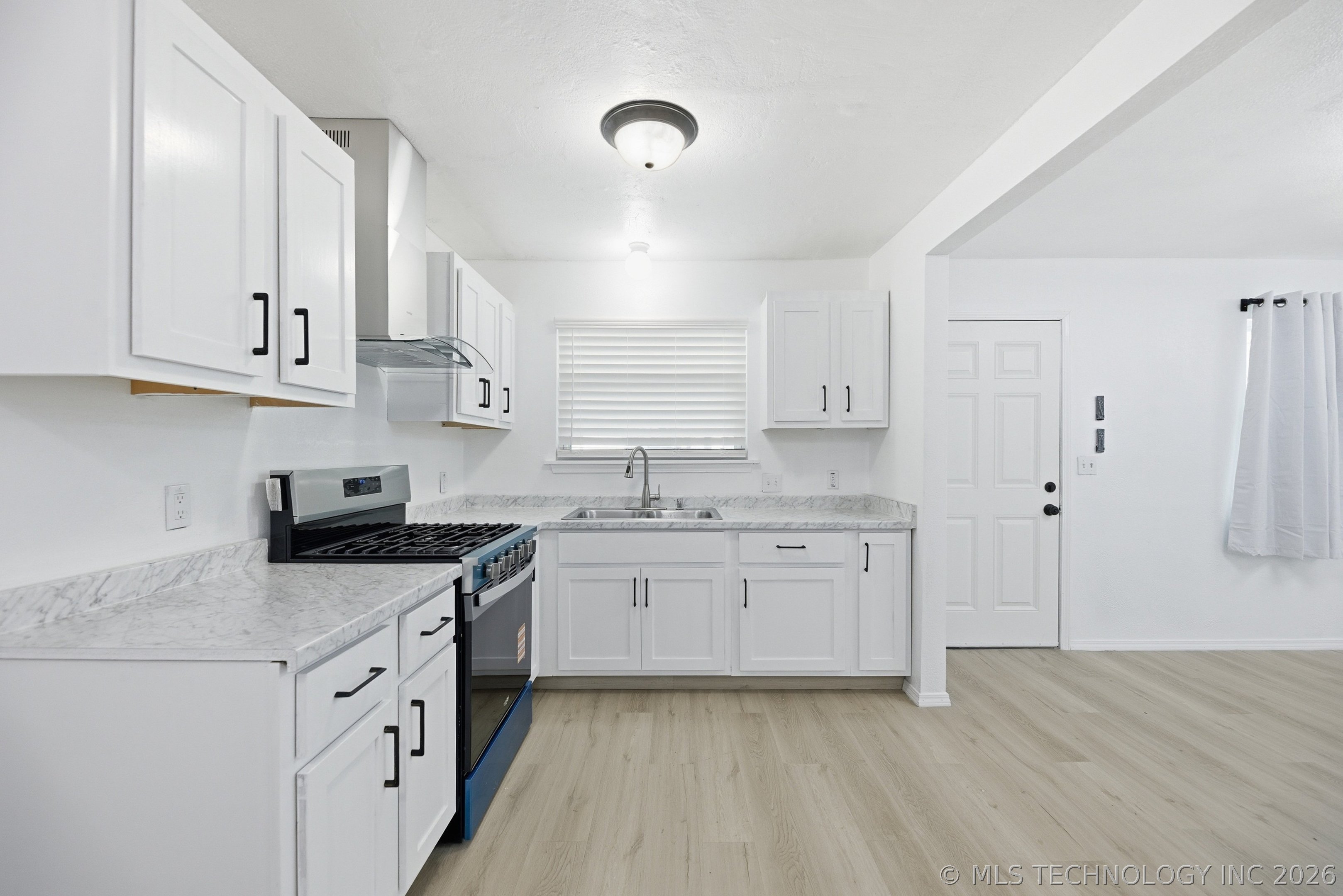 658 E 53rd Street N Property Photo 7