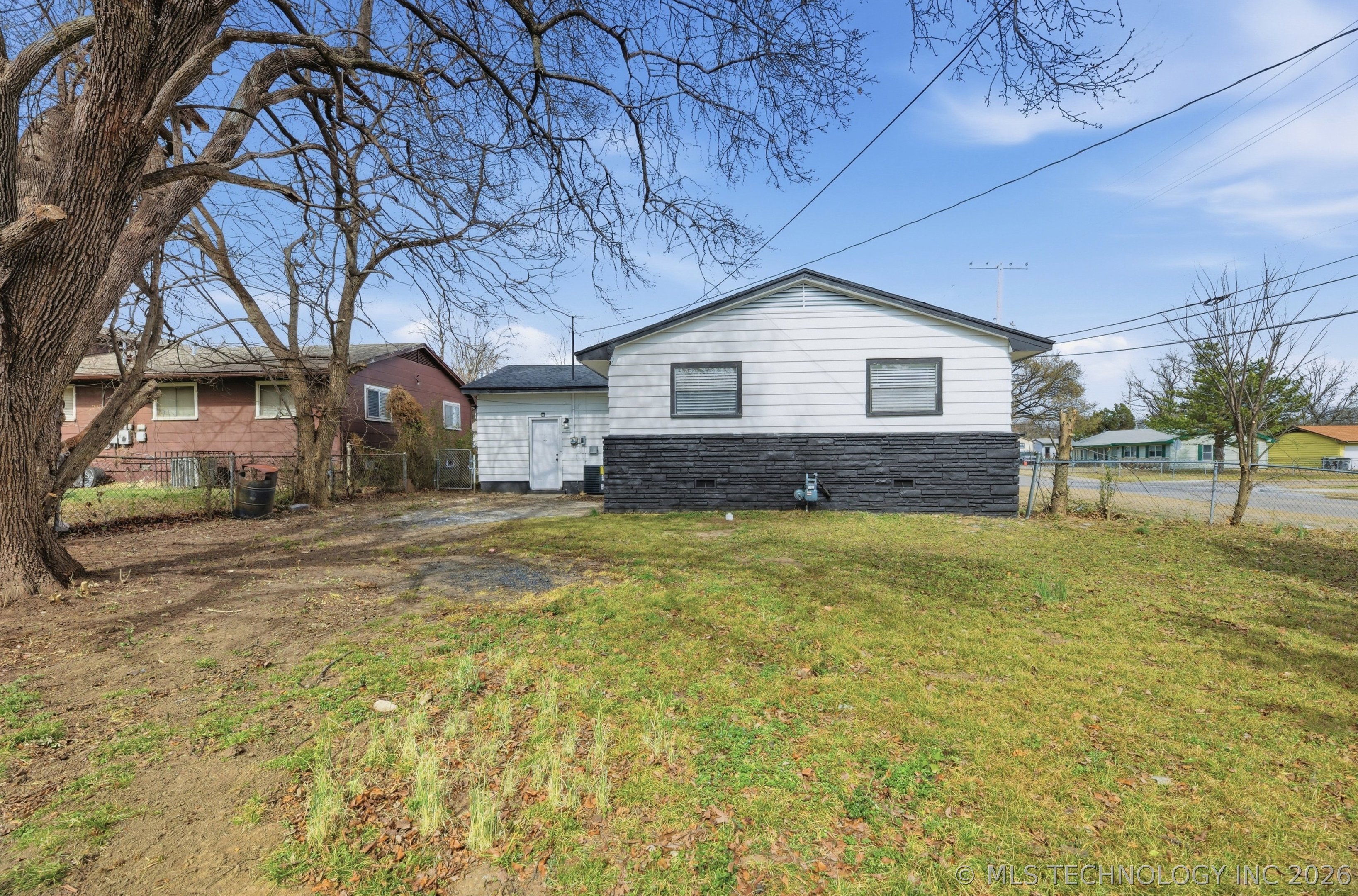 658 E 53rd Street N Property Photo 17