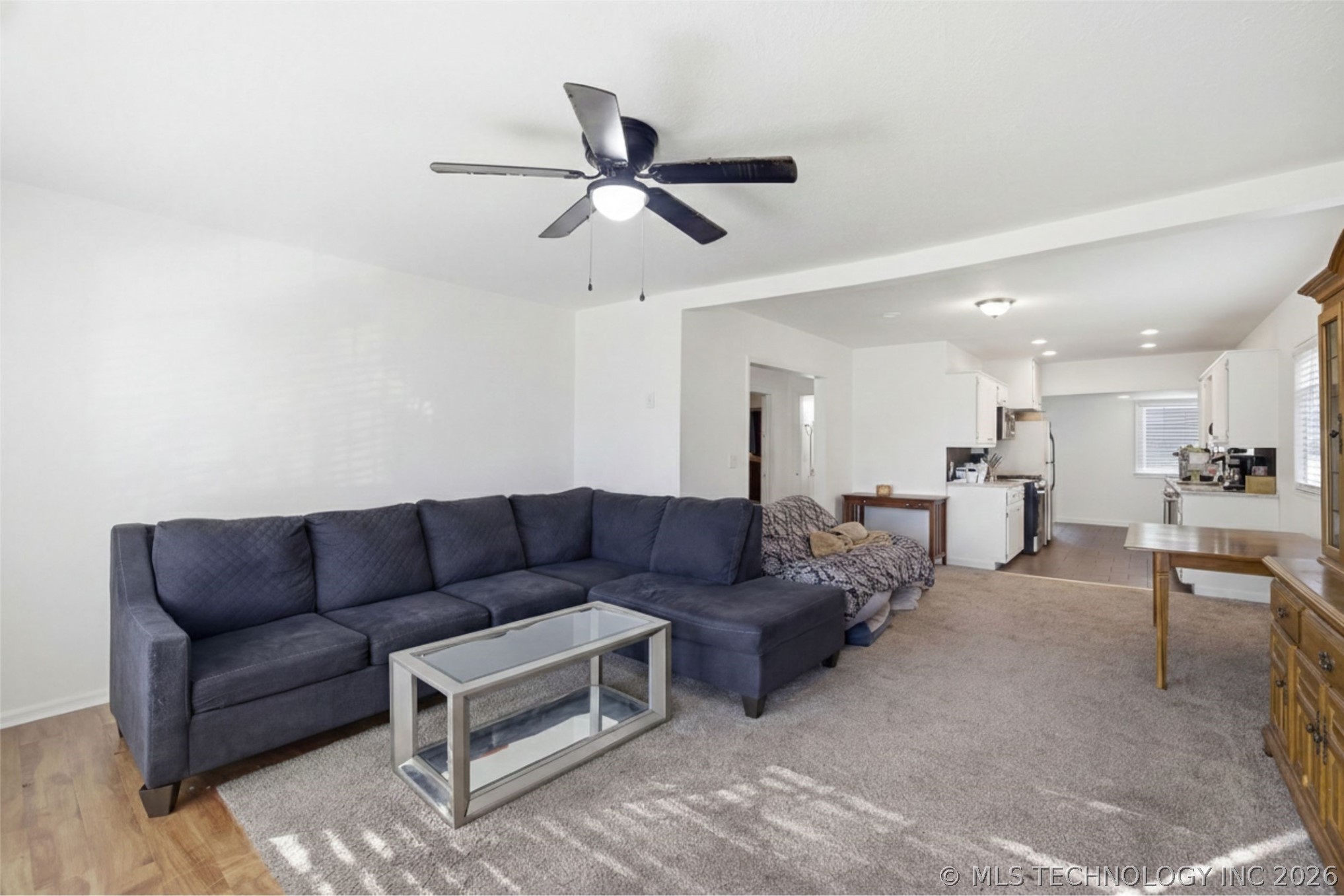 1332 S Knoxville Avenue Property Photo 3