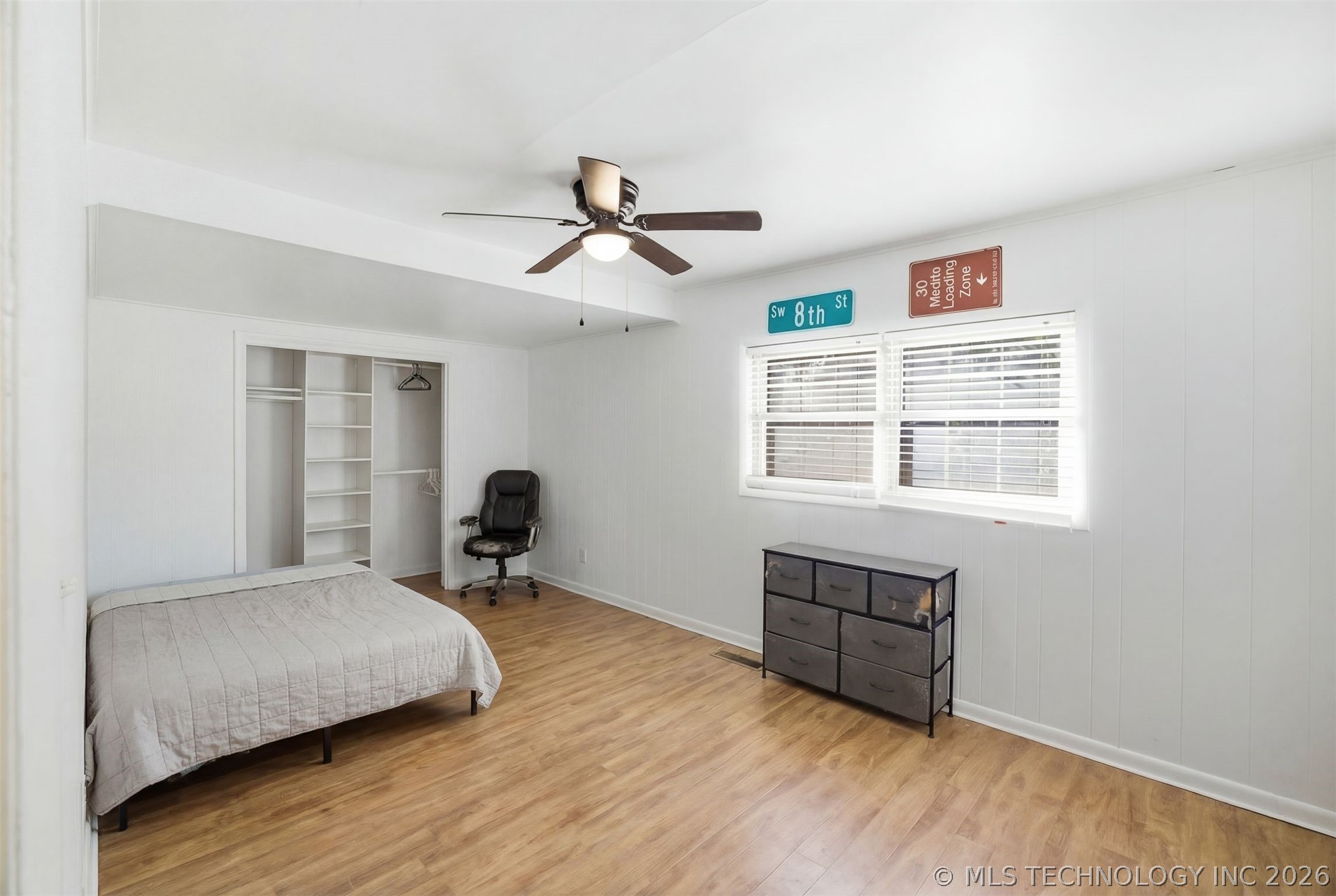 1332 S Knoxville Avenue Property Photo 7