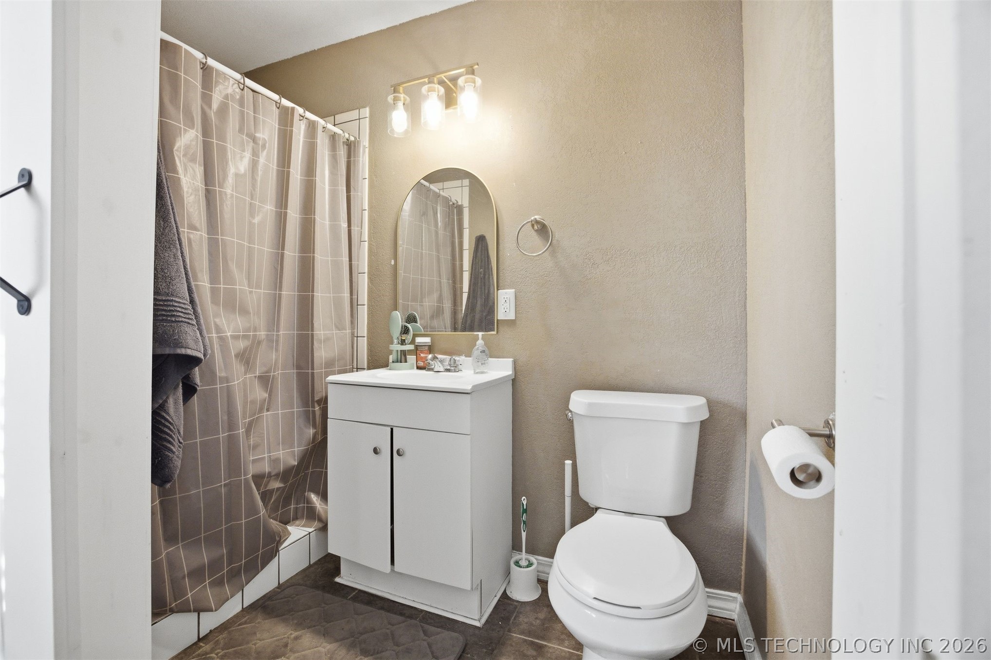1332 S Knoxville Avenue Property Photo 8