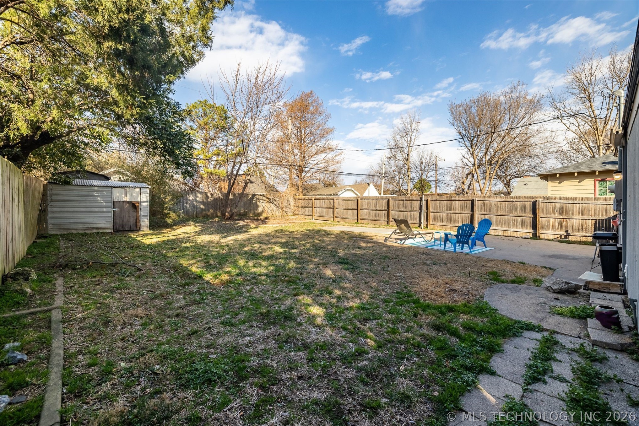 1332 S Knoxville Avenue Property Photo 12