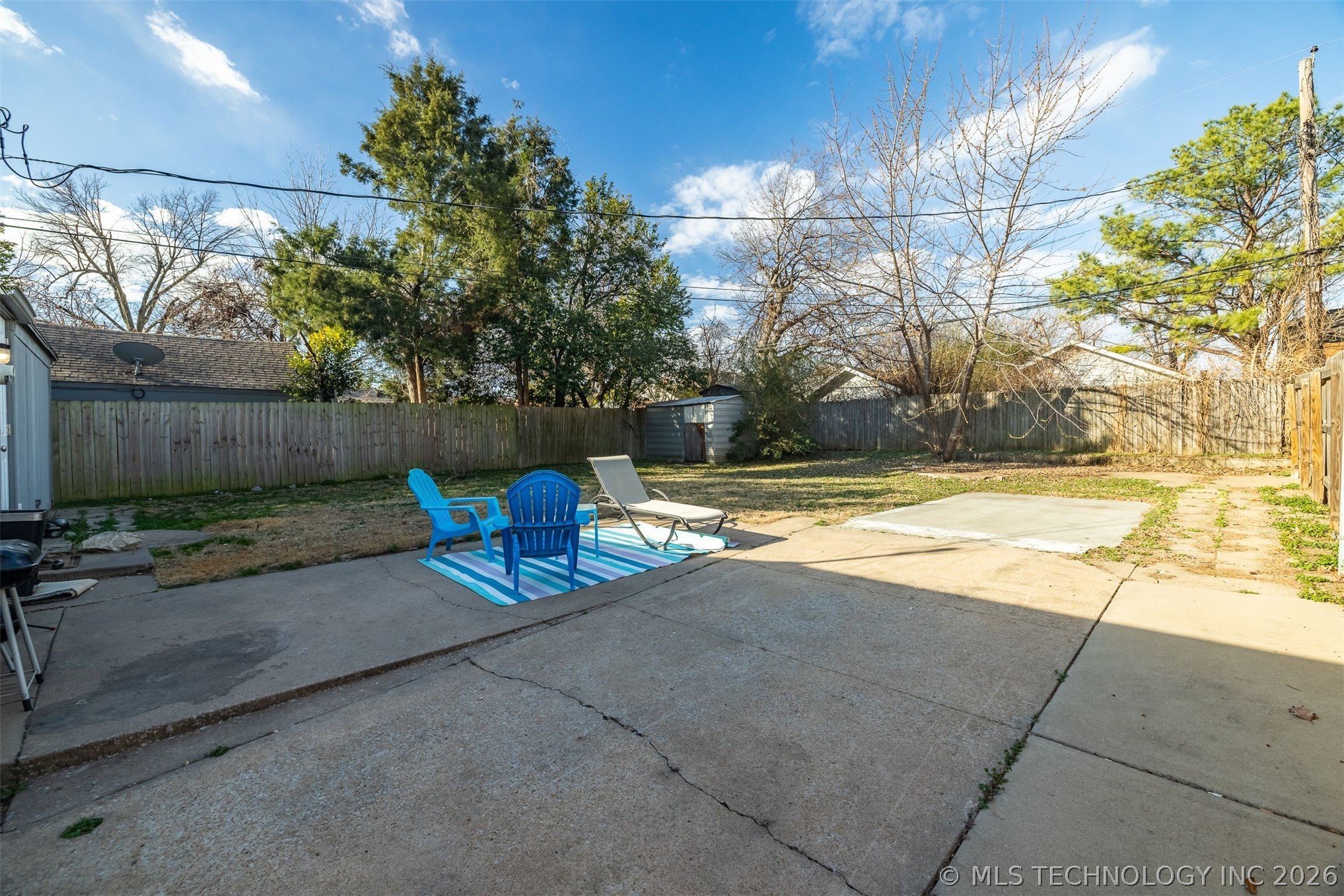 1332 S Knoxville Avenue Property Photo 13