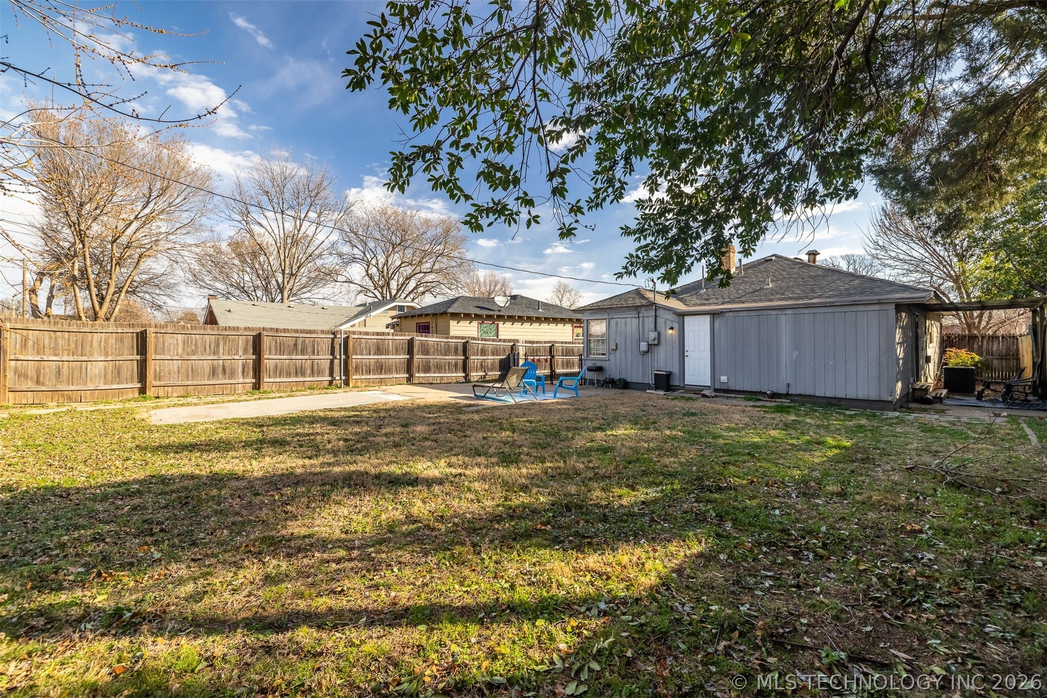 1332 S Knoxville Avenue Property Photo 14