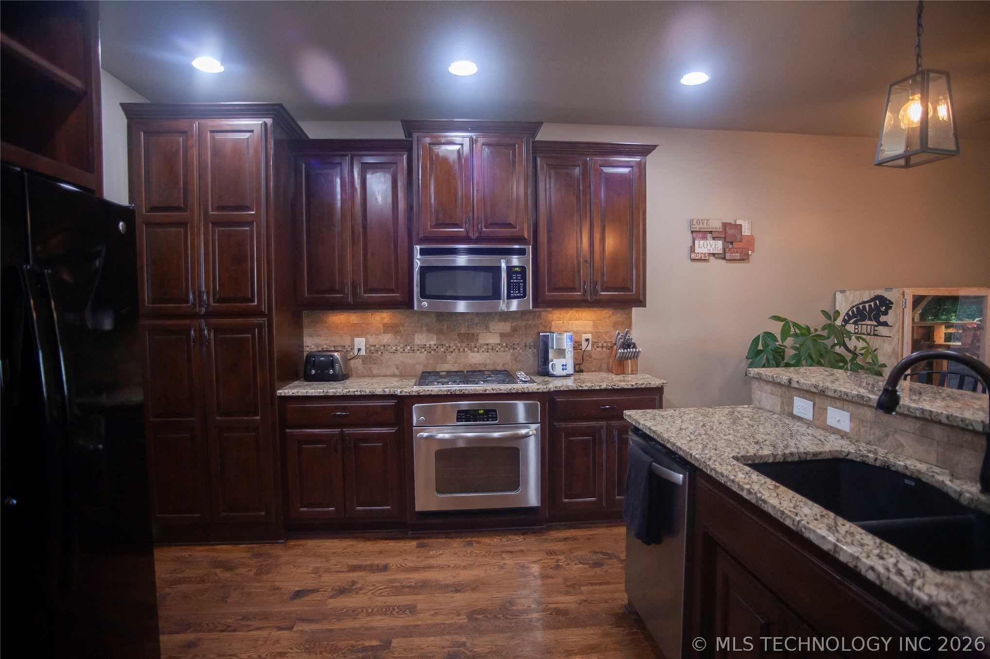 18628 E 43rd Place Property Photo 10