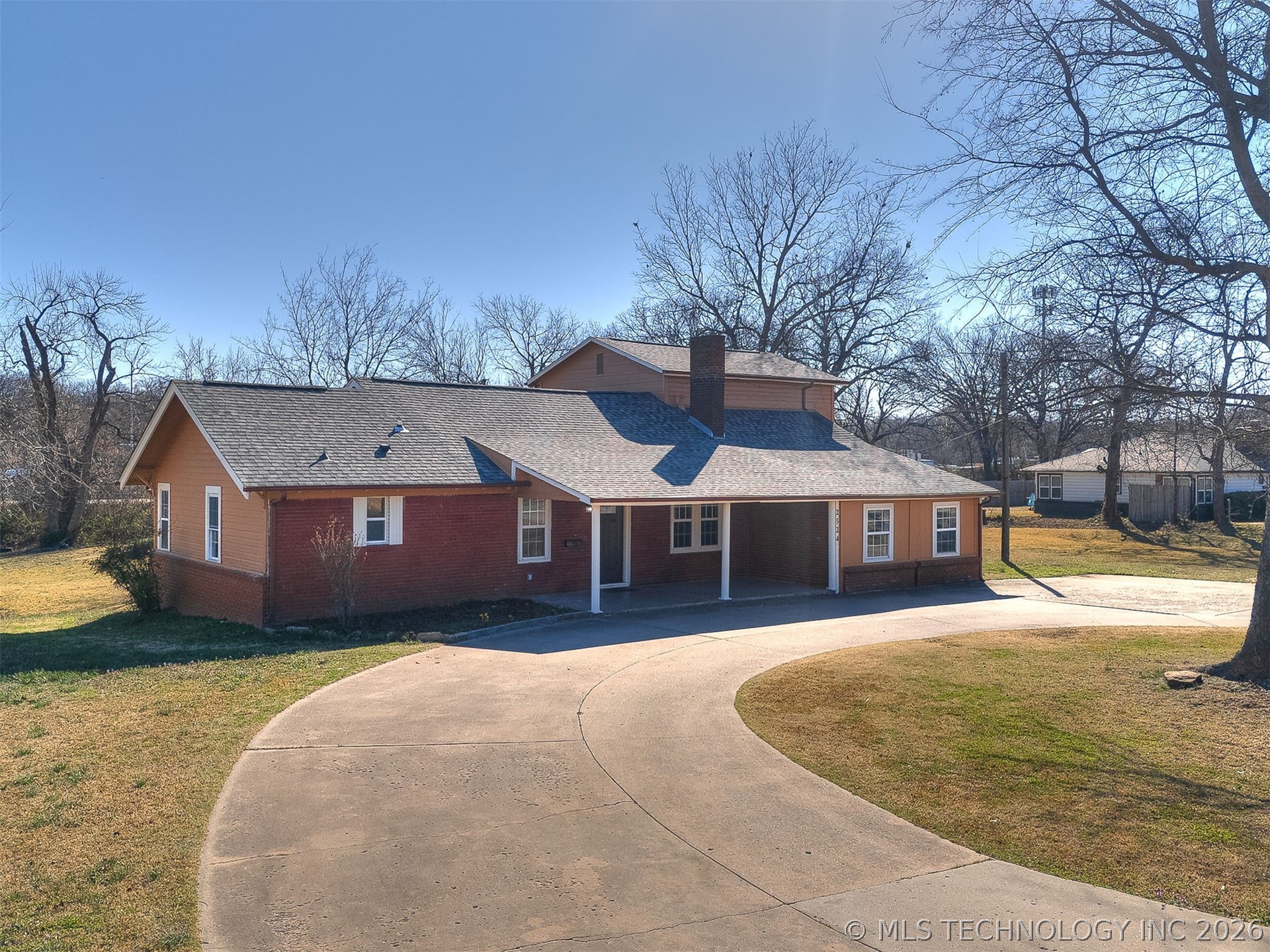 2524 W 51st Street Property Photo 2