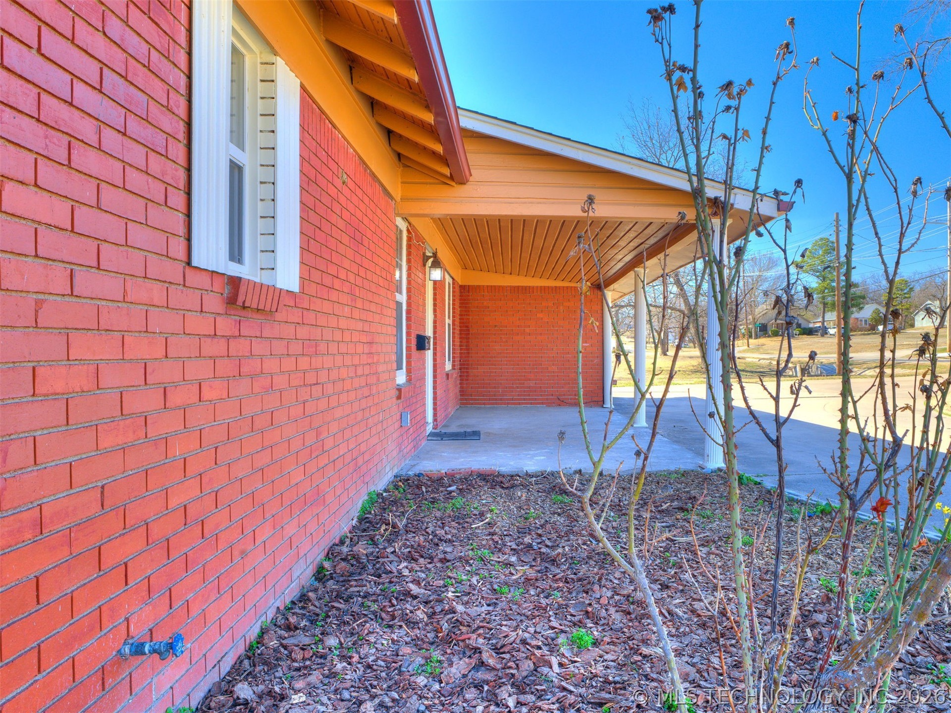2524 W 51st Street Property Photo 4