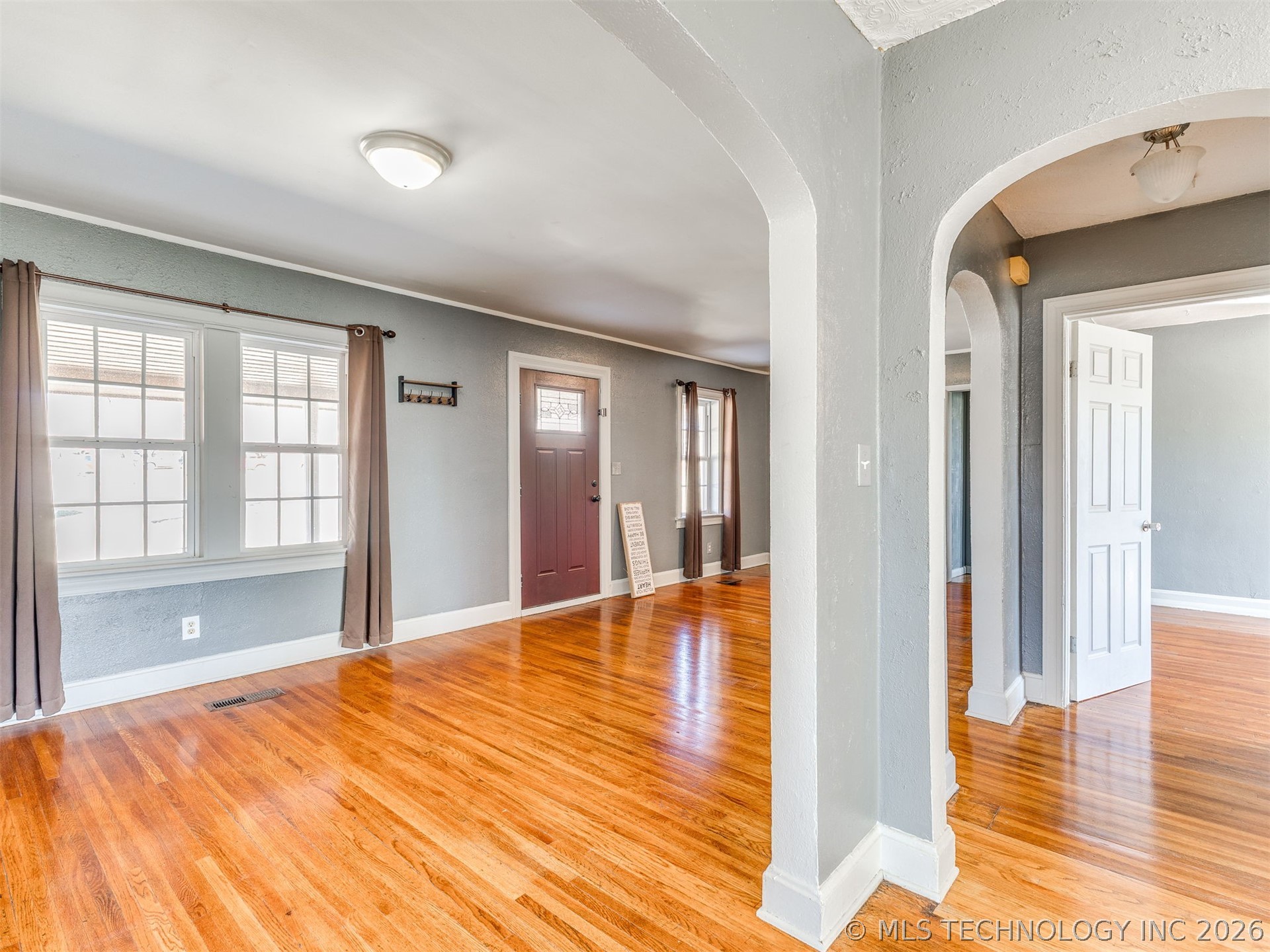 2524 W 51st Street Property Photo 8