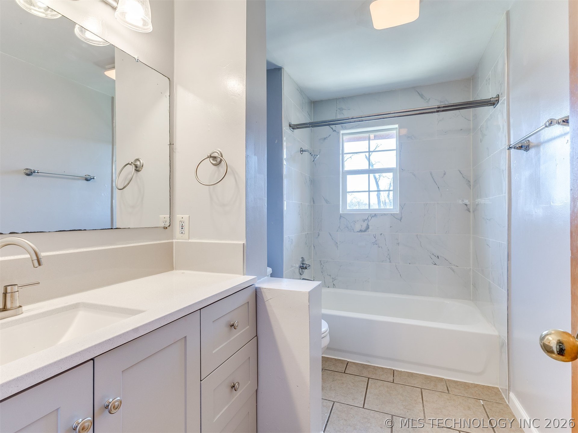 2524 W 51st Street Property Photo 12