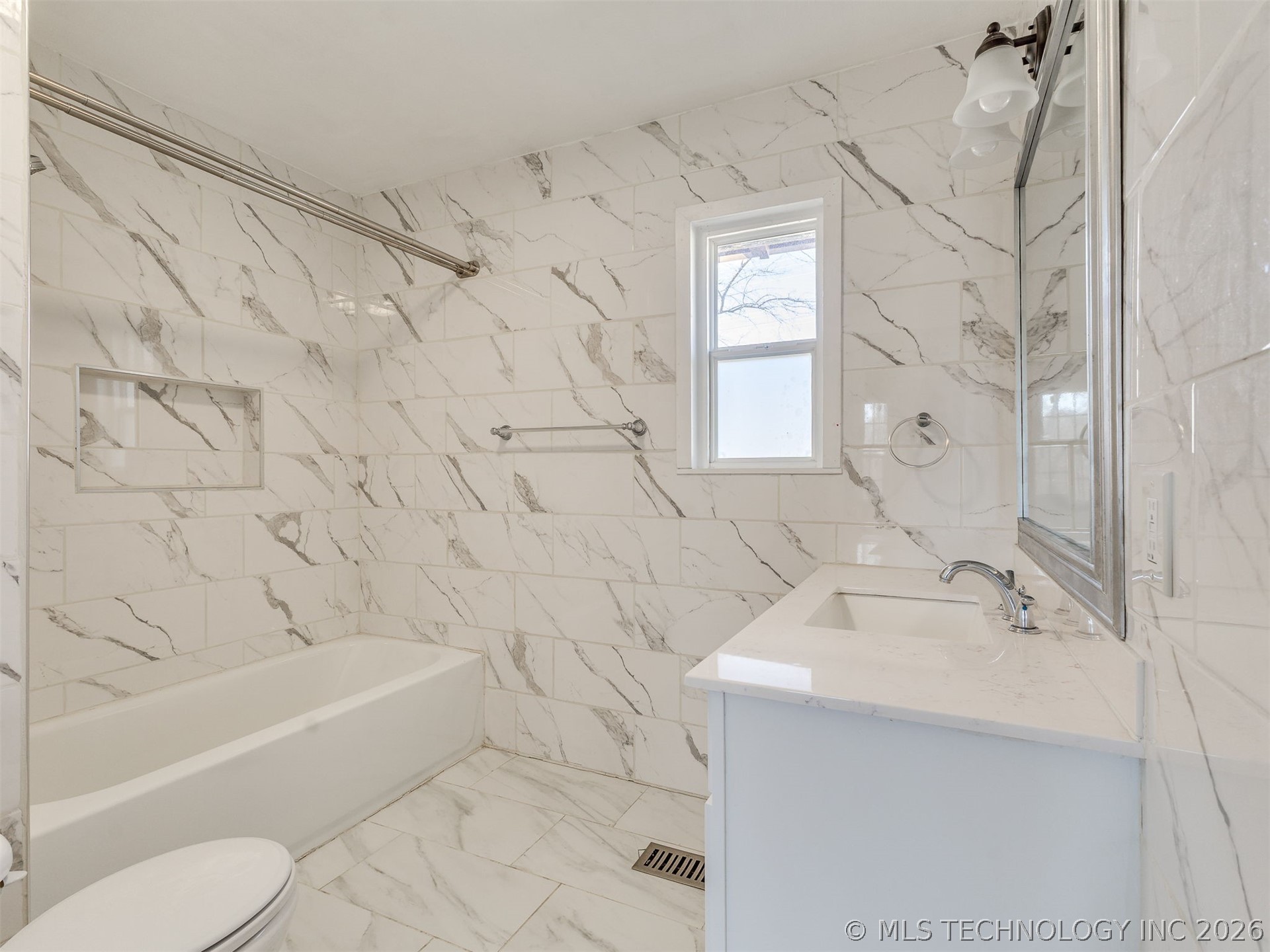 2524 W 51st Street Property Photo 28