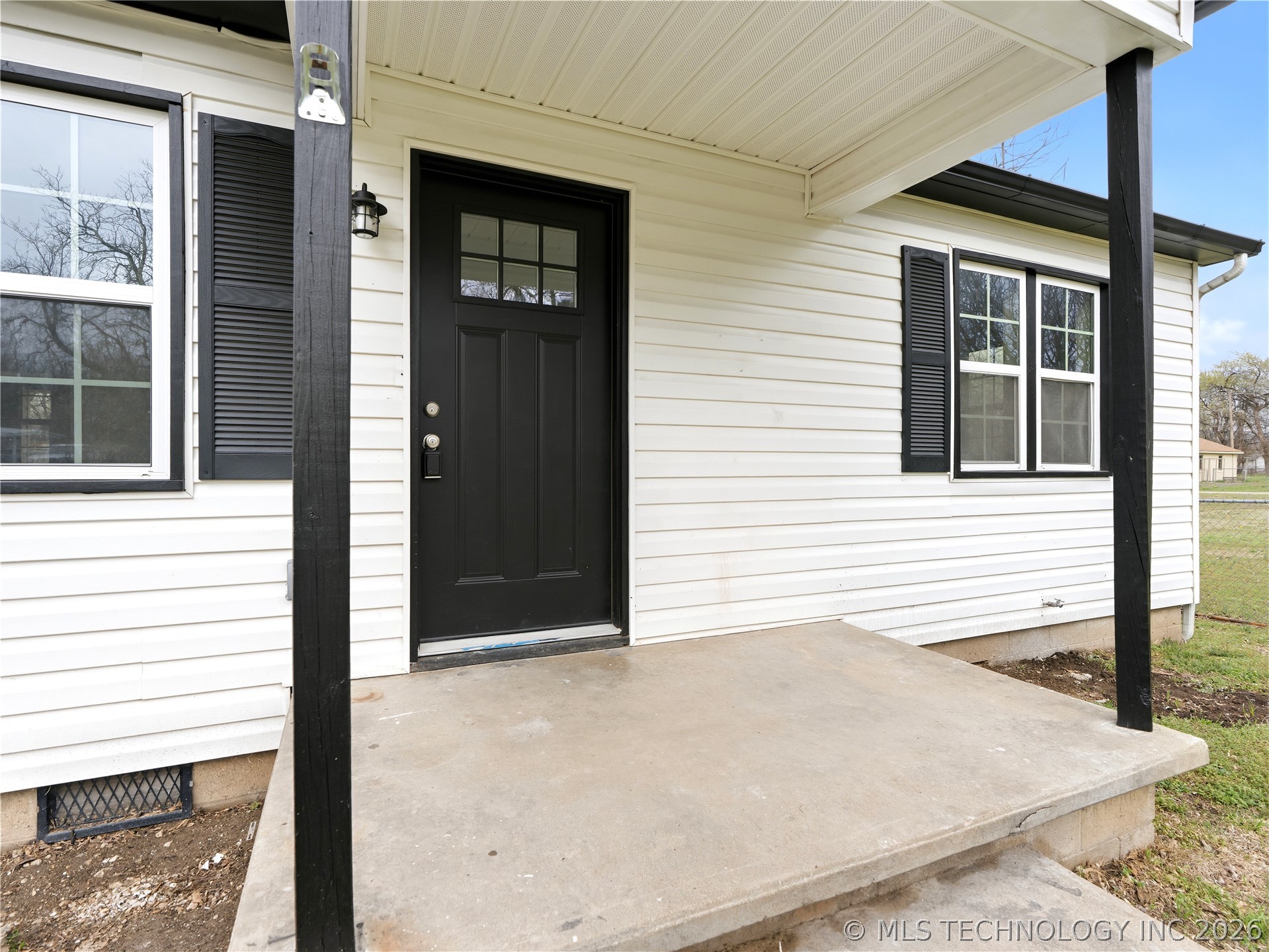 912 W 13th Street Property Photo 4