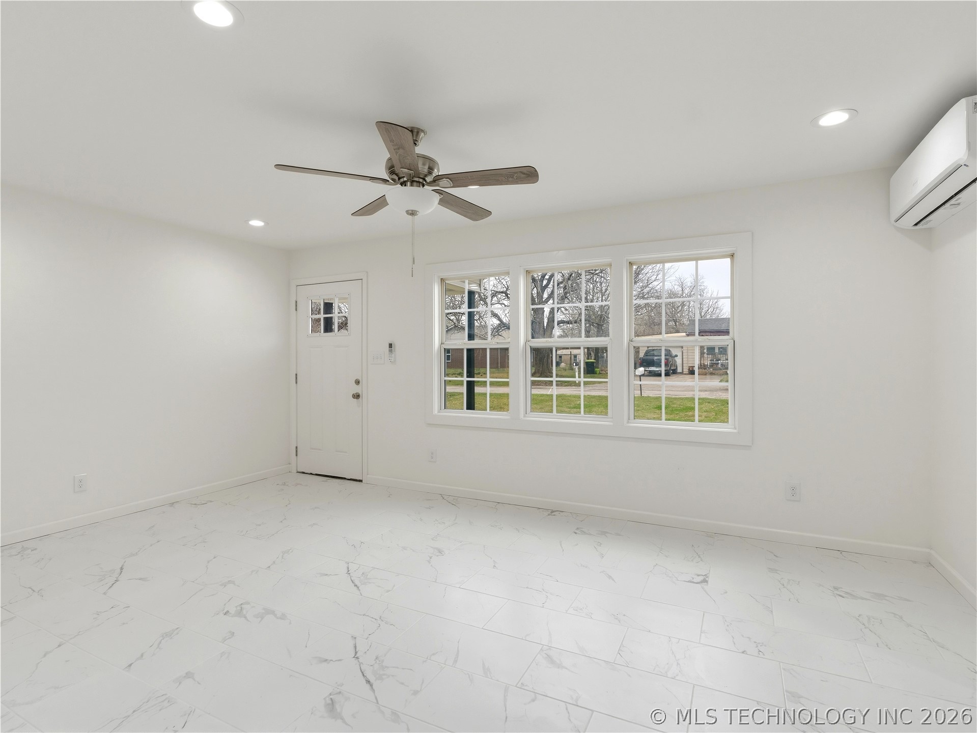 912 W 13th Street Property Photo 7