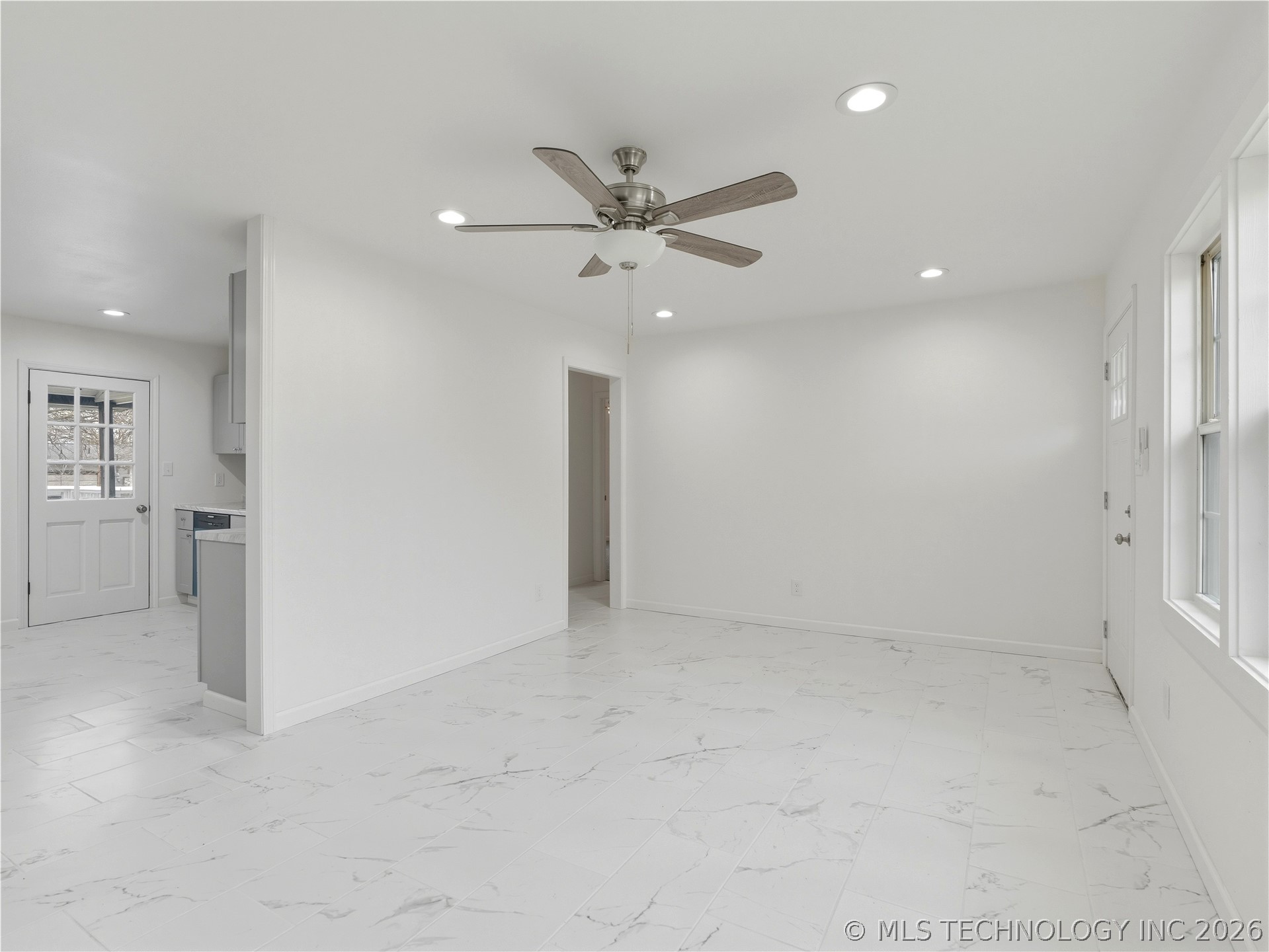 912 W 13th Street Property Photo 9