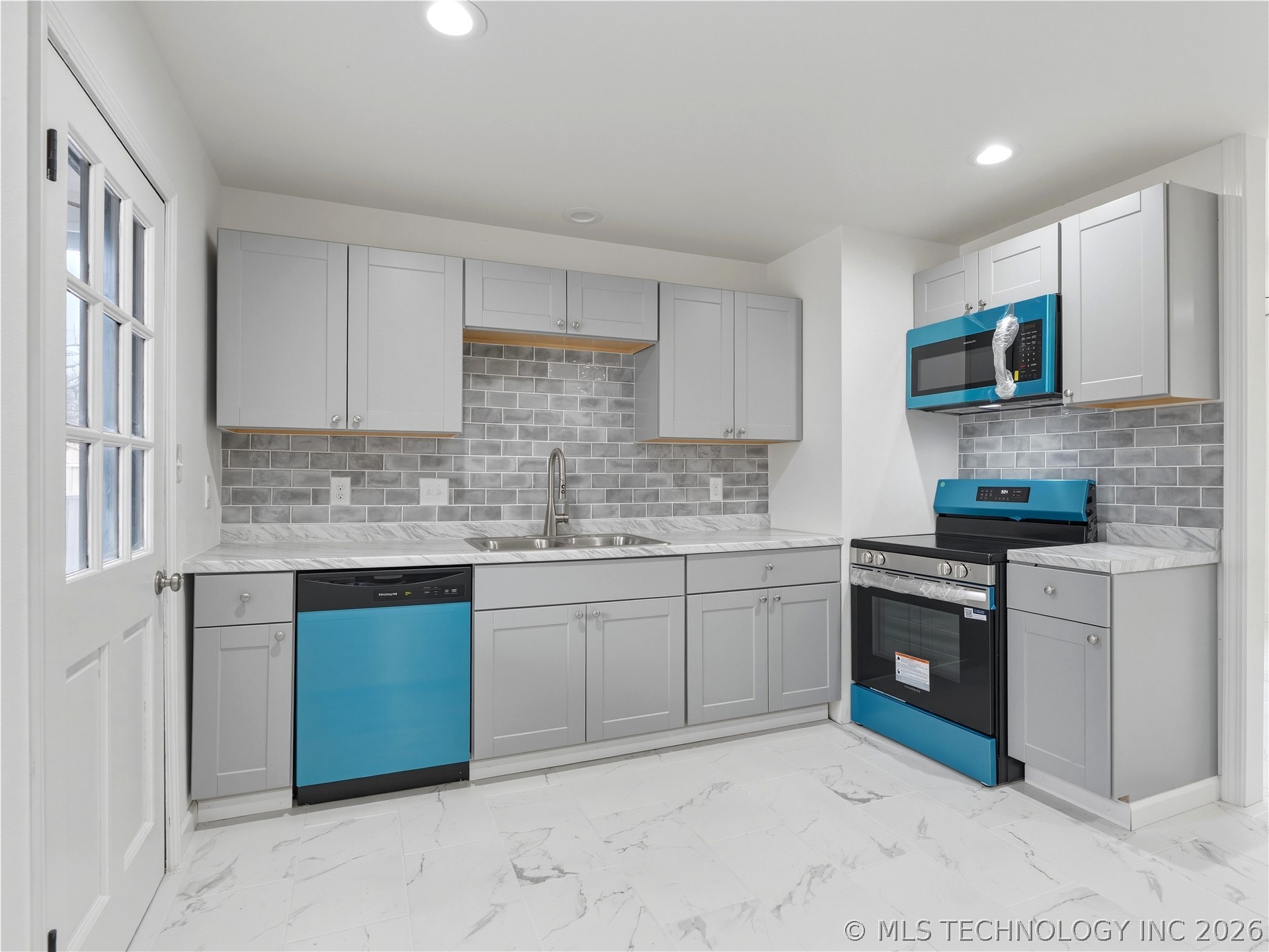 912 W 13th Street Property Photo 11