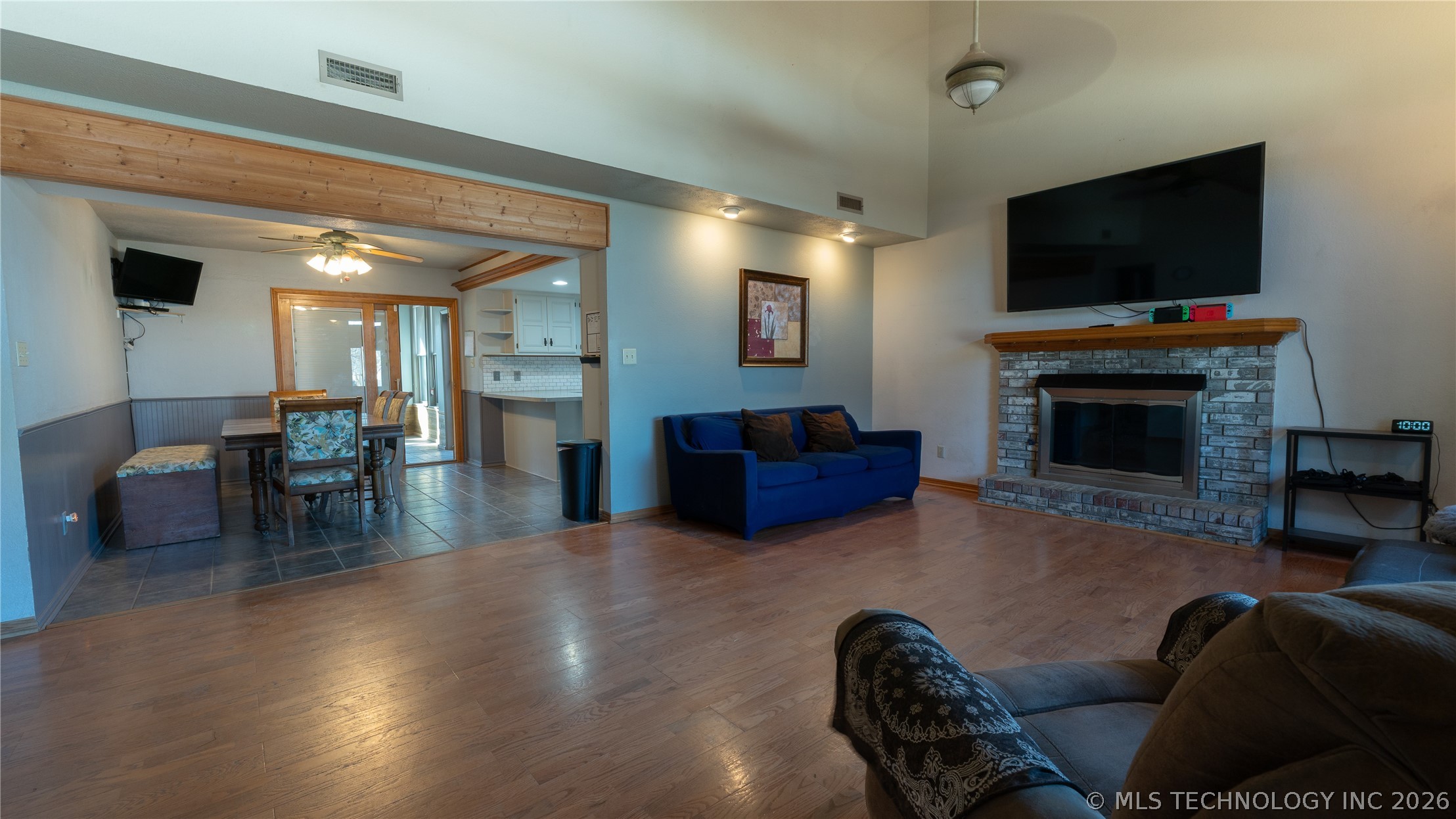 1104 E 137th Street Property Photo 3