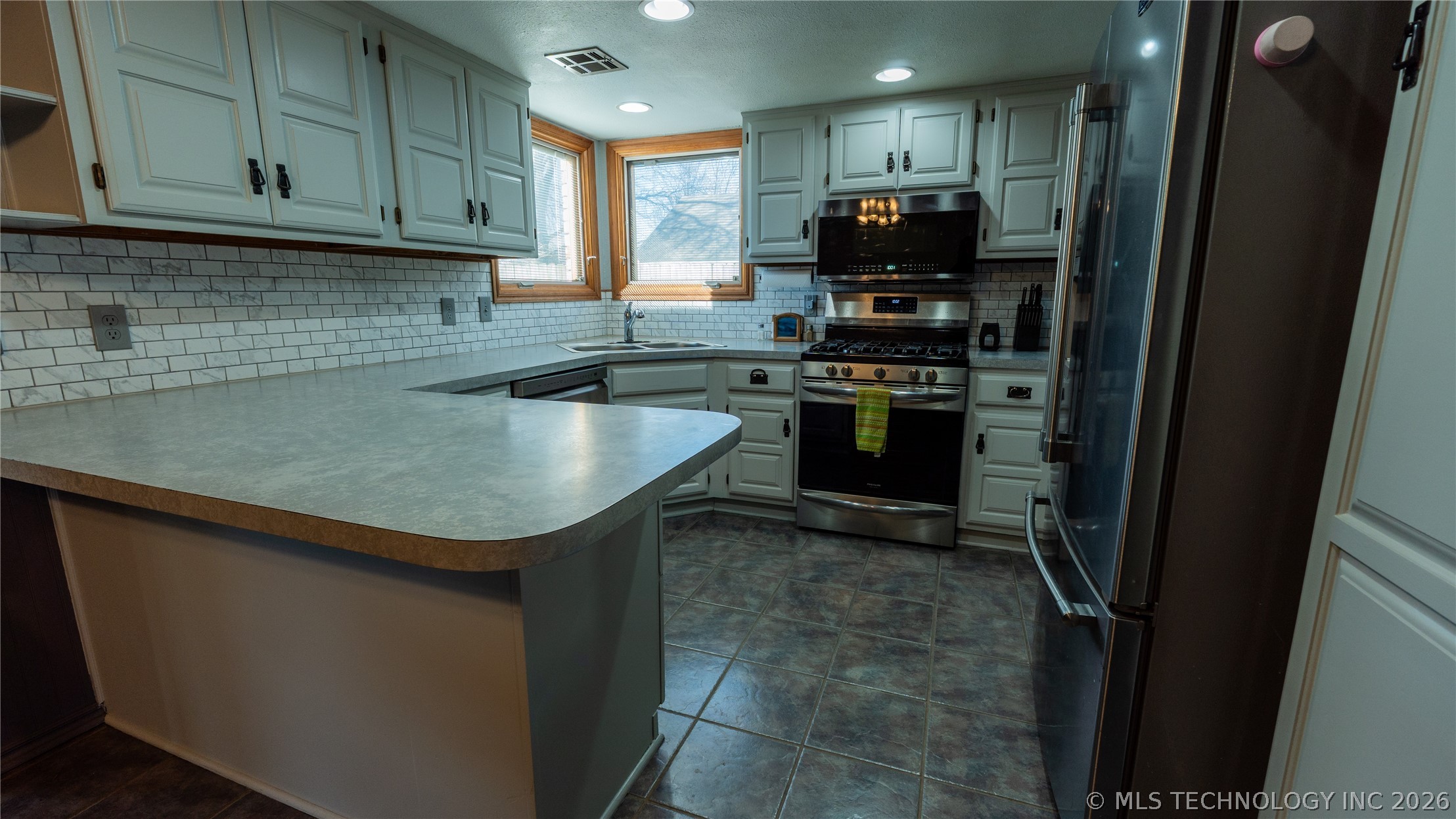 1104 E 137th Street Property Photo 4