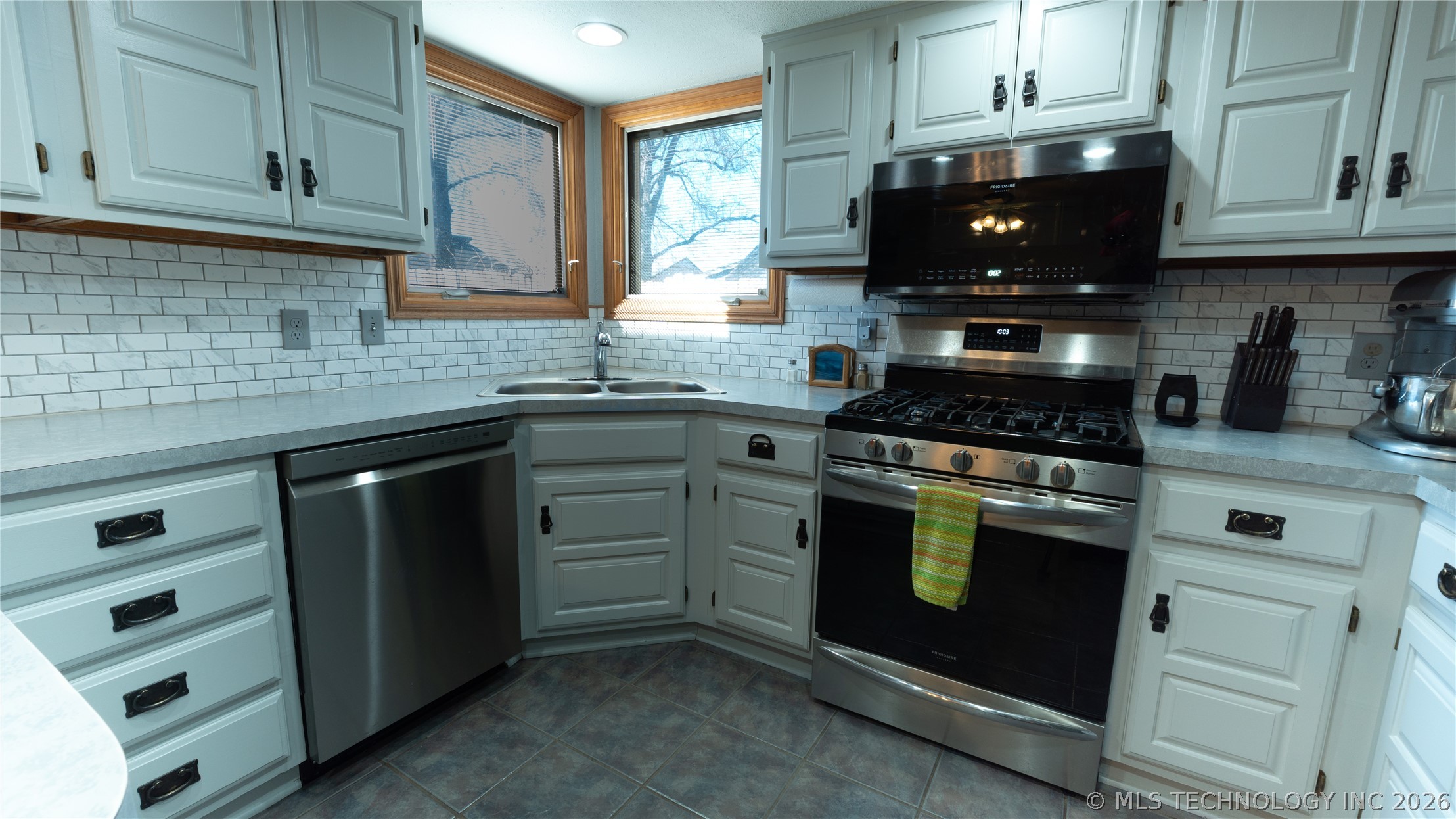 1104 E 137th Street Property Photo 5