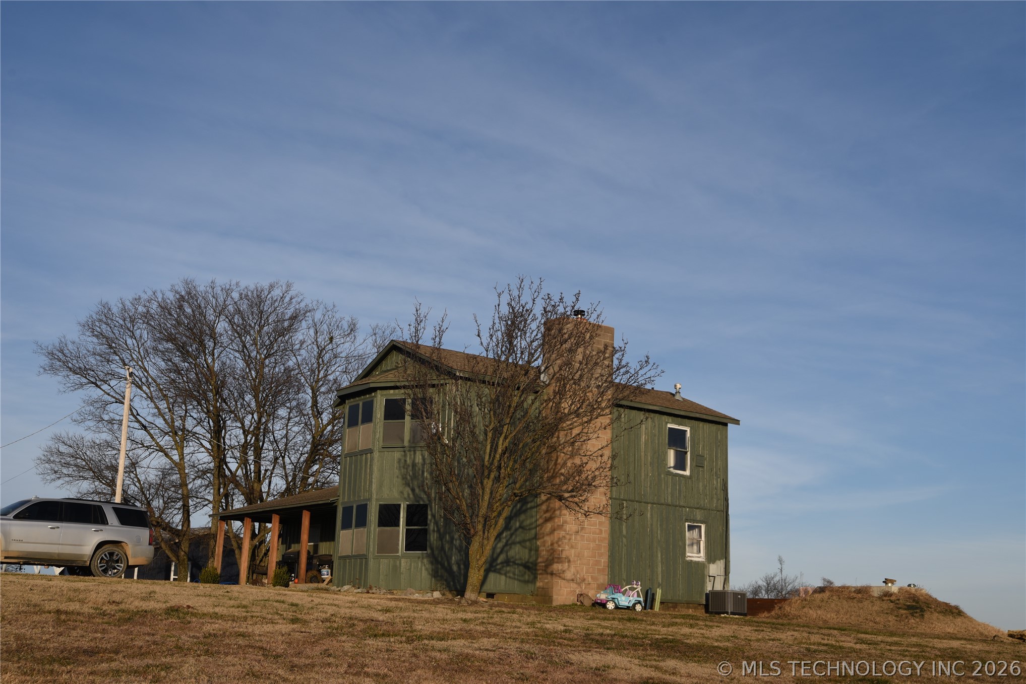 438474 E 350th Road Property Photo 2