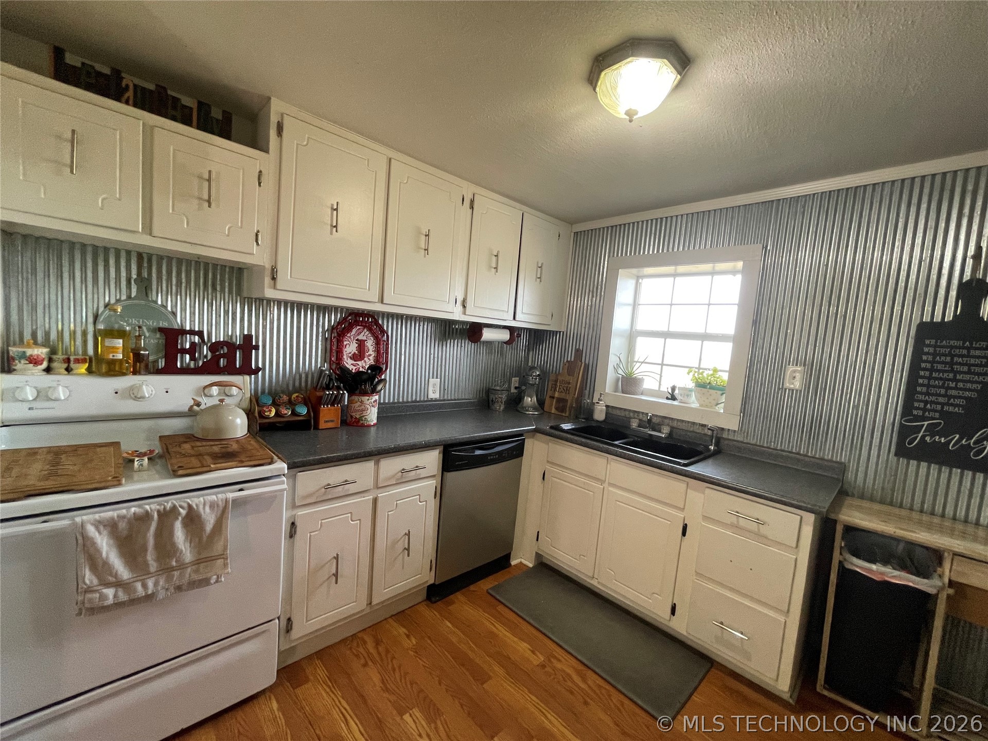 438474 E 350th Road Property Photo 15