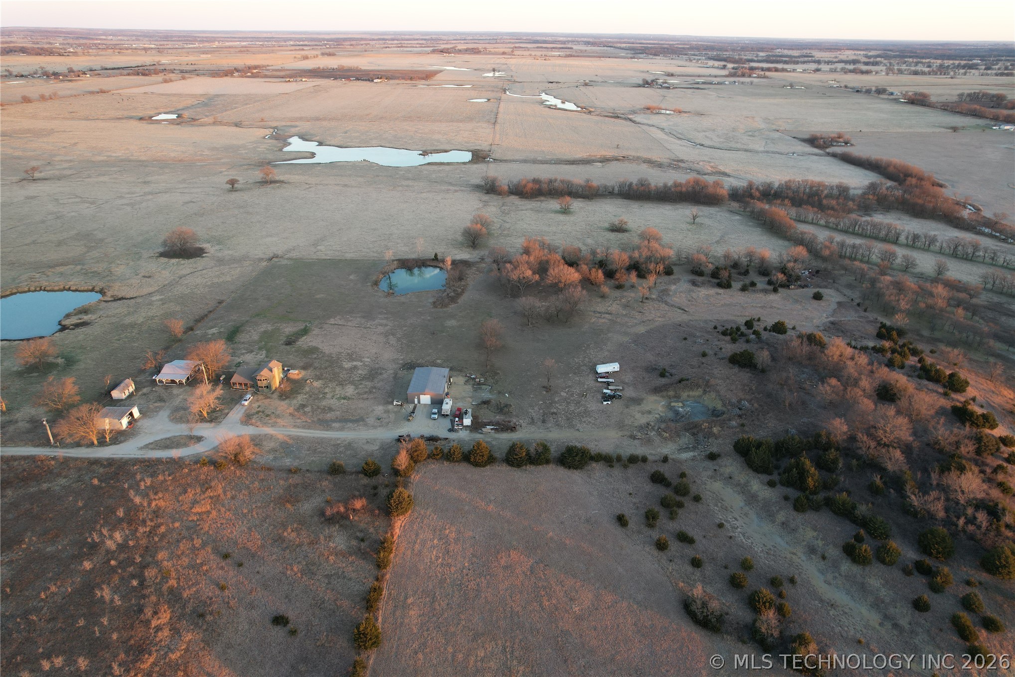 438474 E 350th Road Property Photo 52