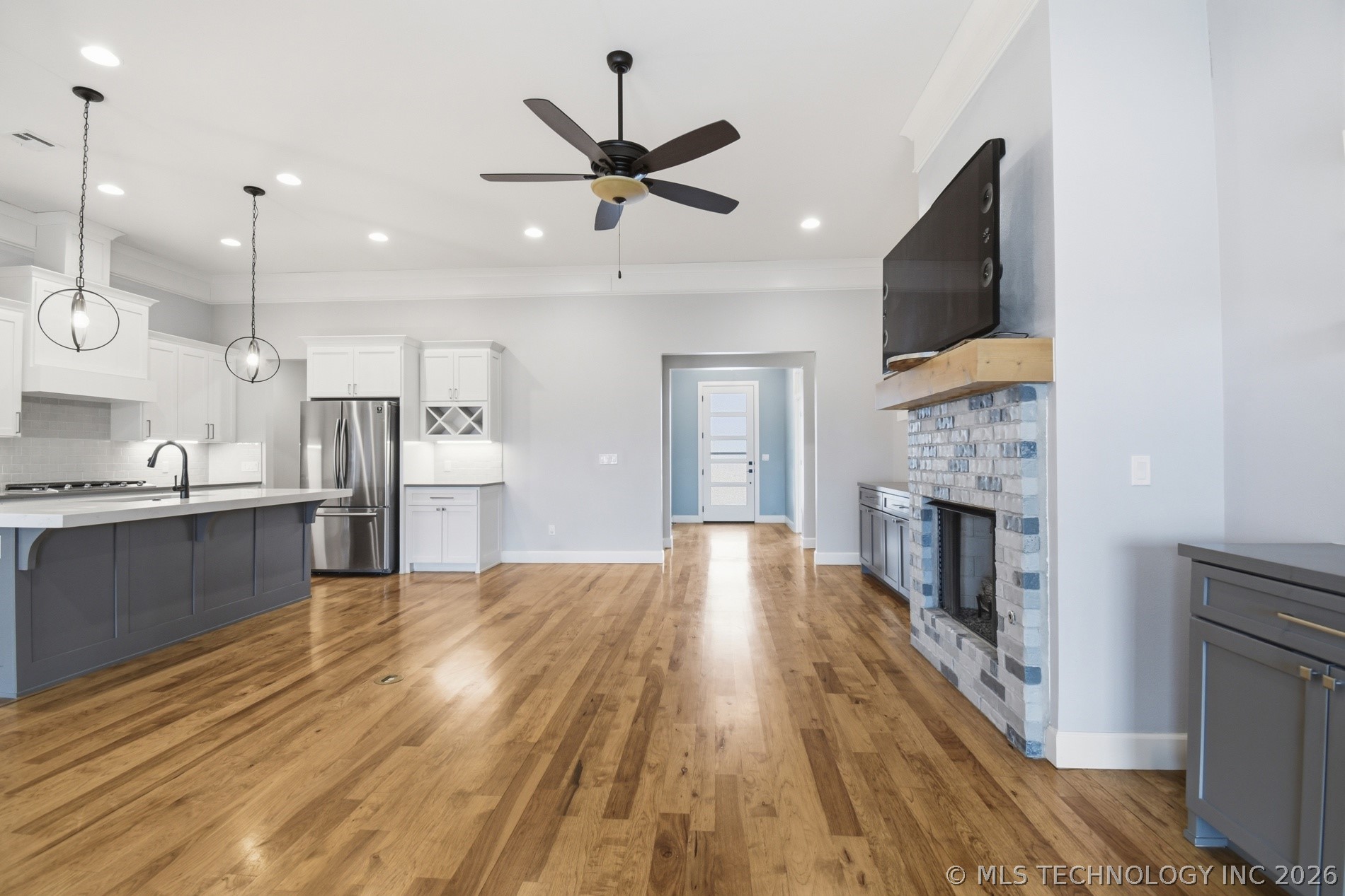 809 E Edgewater Place Property Photo 15