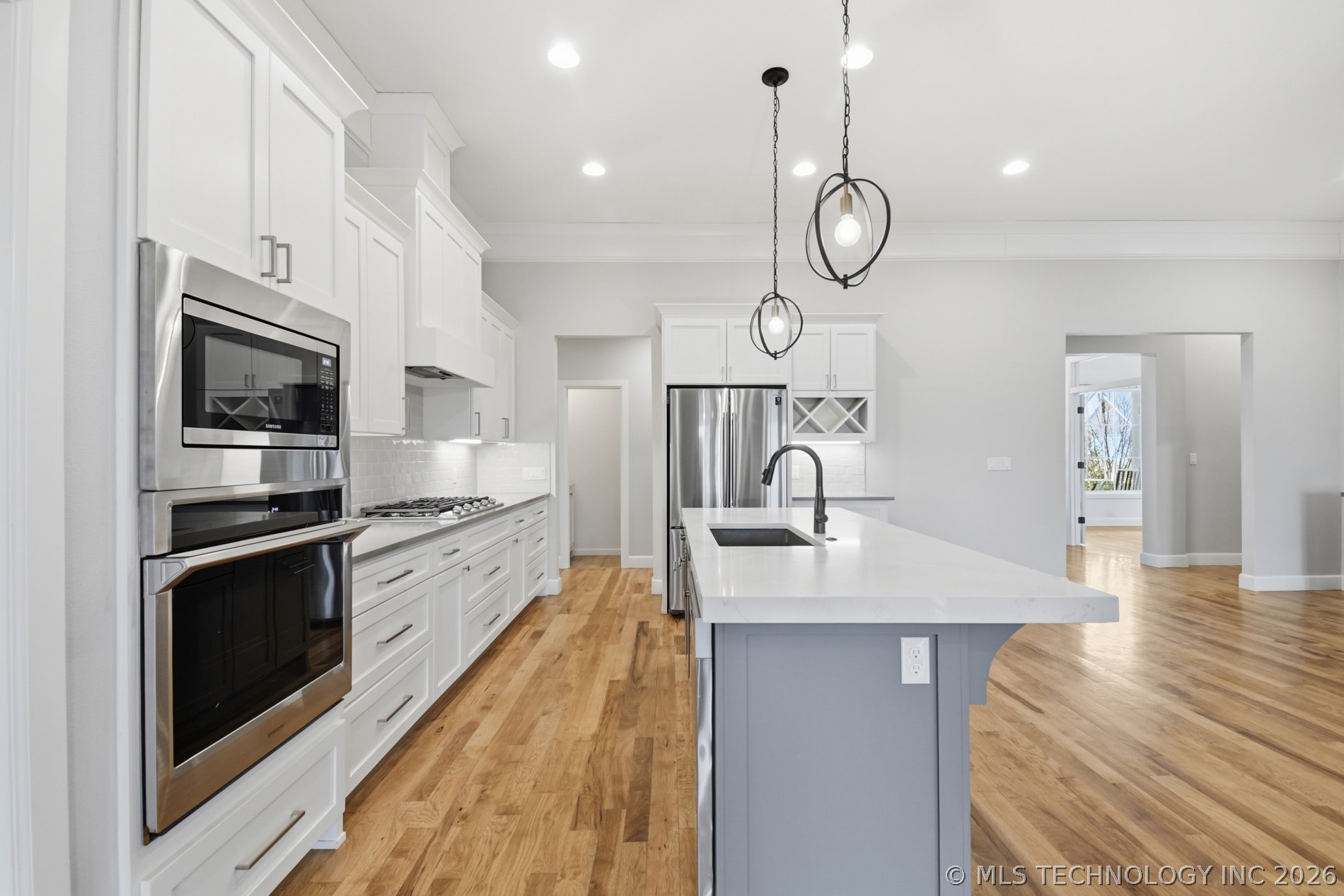 809 E Edgewater Place Property Photo 16