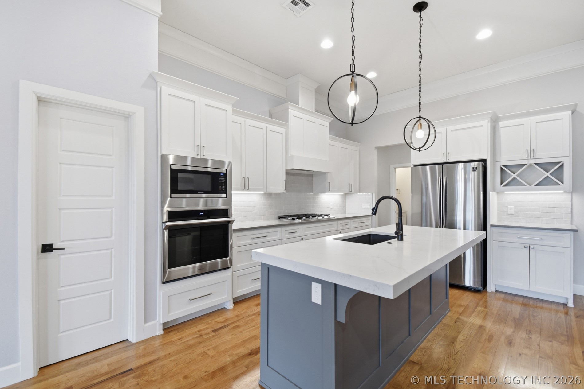 809 E Edgewater Place Property Photo 17