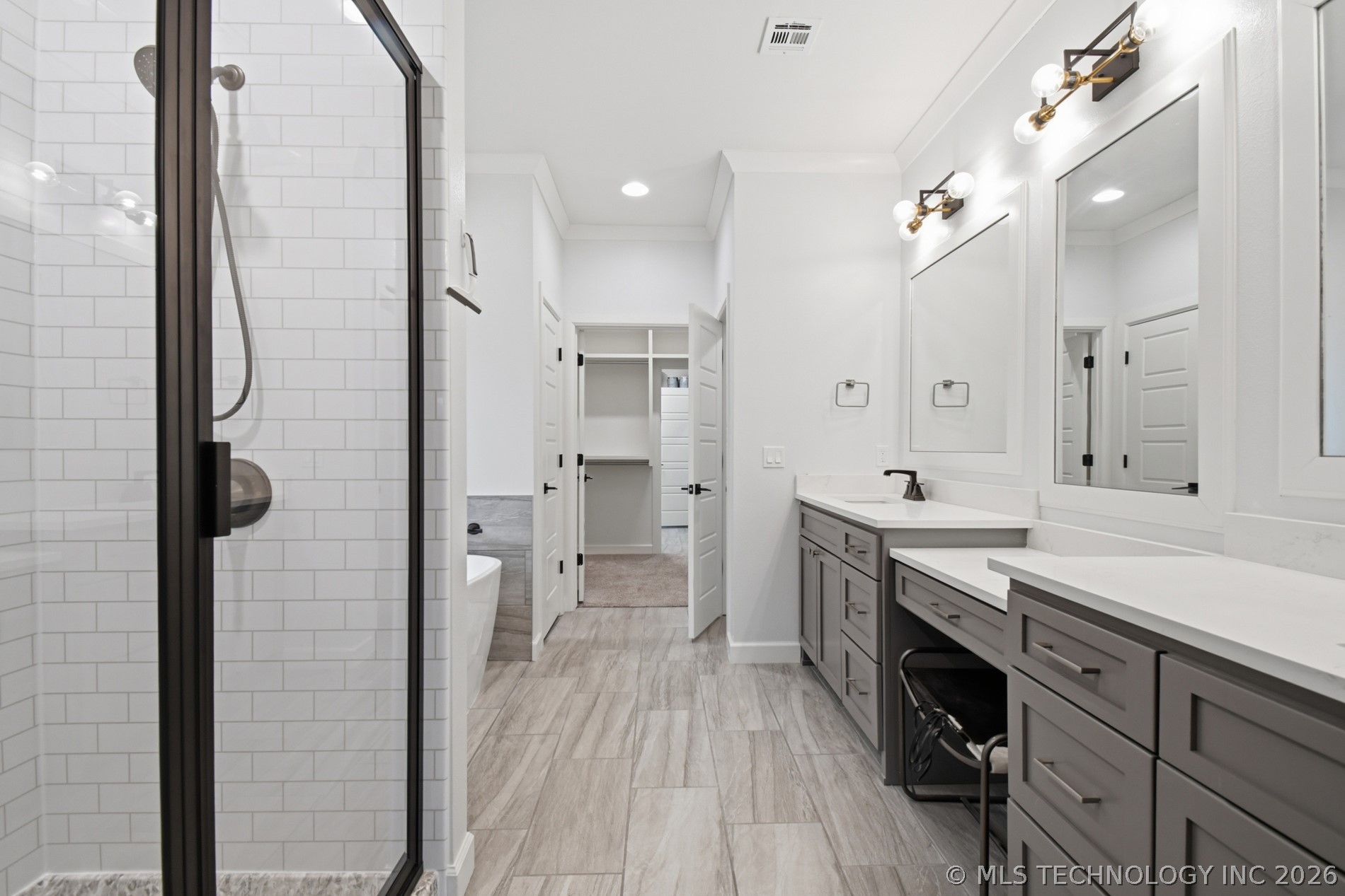 809 E Edgewater Place Property Photo 19